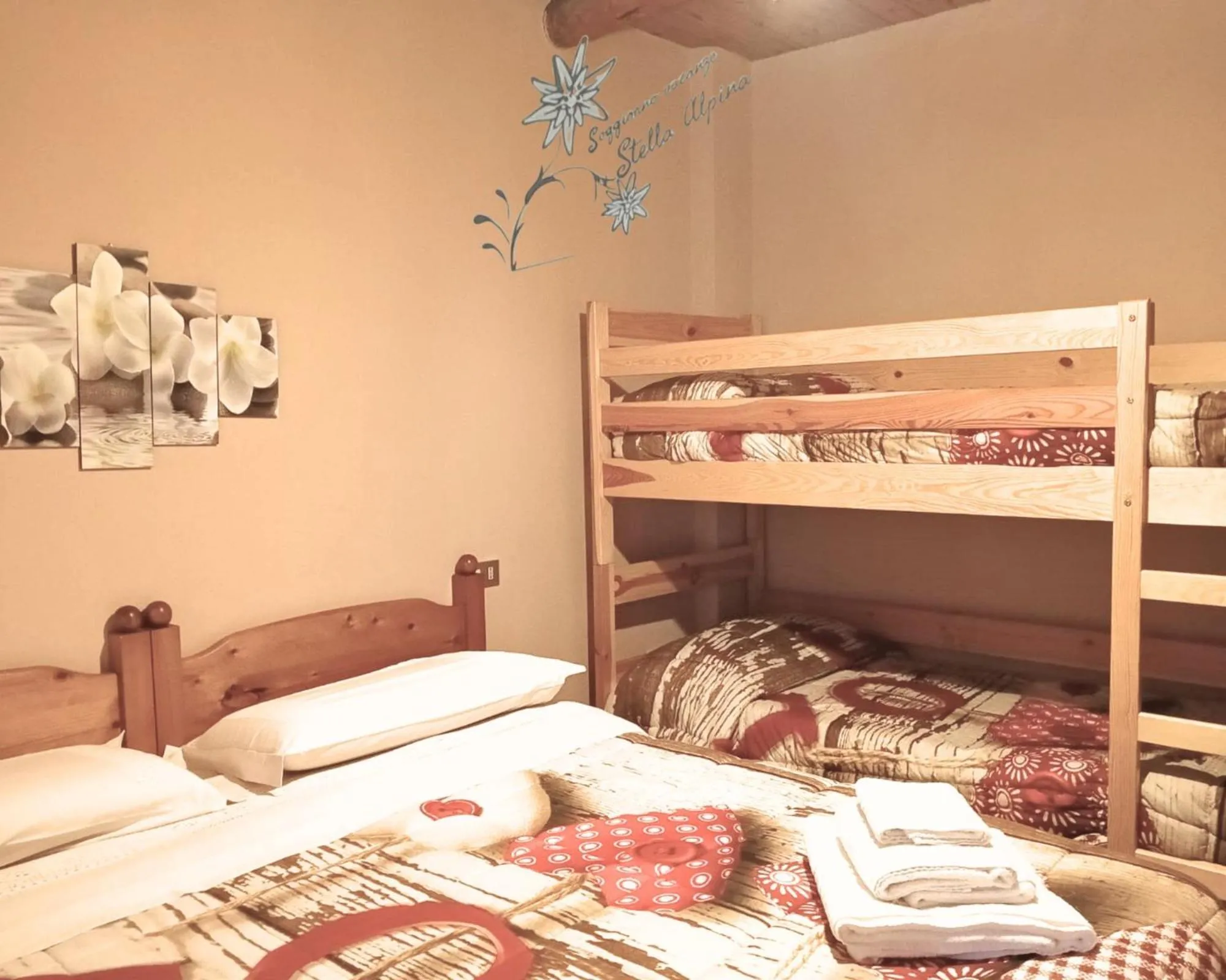 Photo of the whole room, Bed in Soggiorno Vacanze Stella Alpina