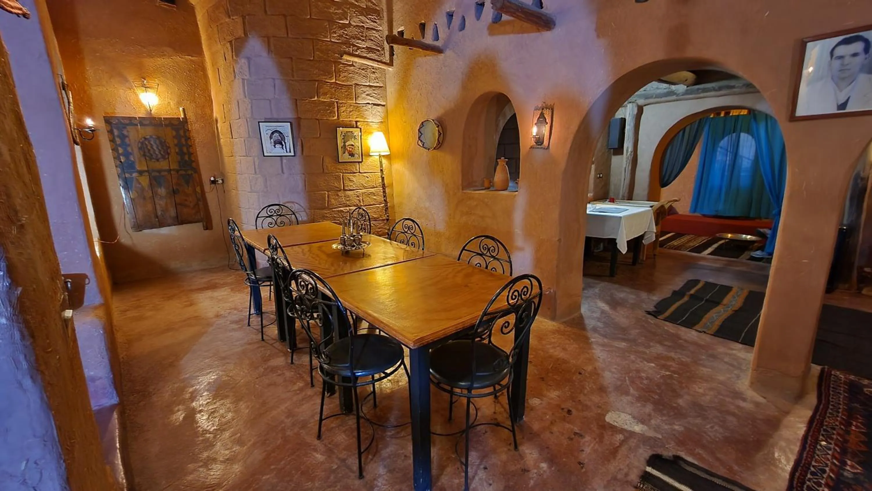 Restaurant/places to eat in Dar Mouna