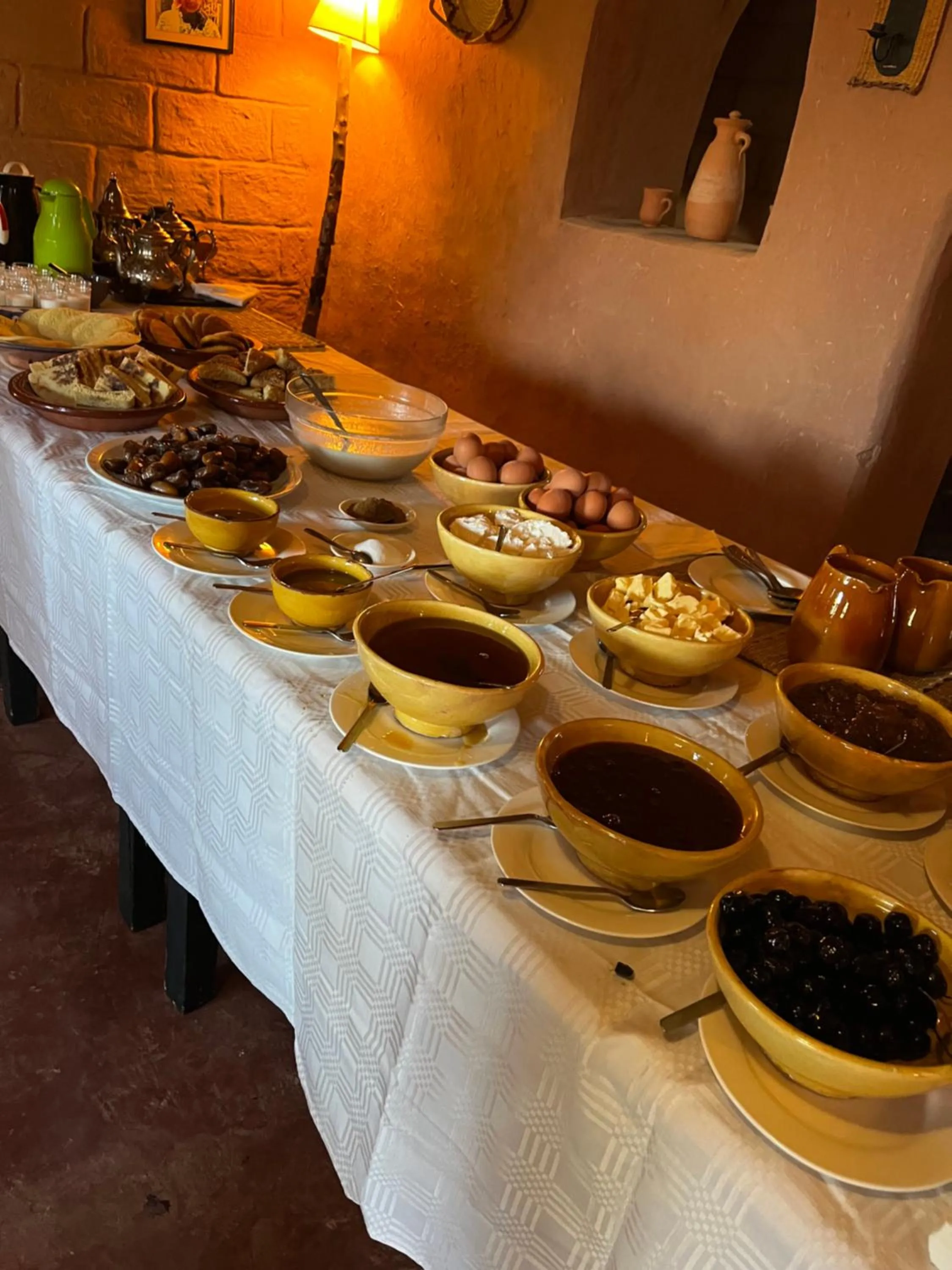 Restaurant/places to eat in Dar Mouna
