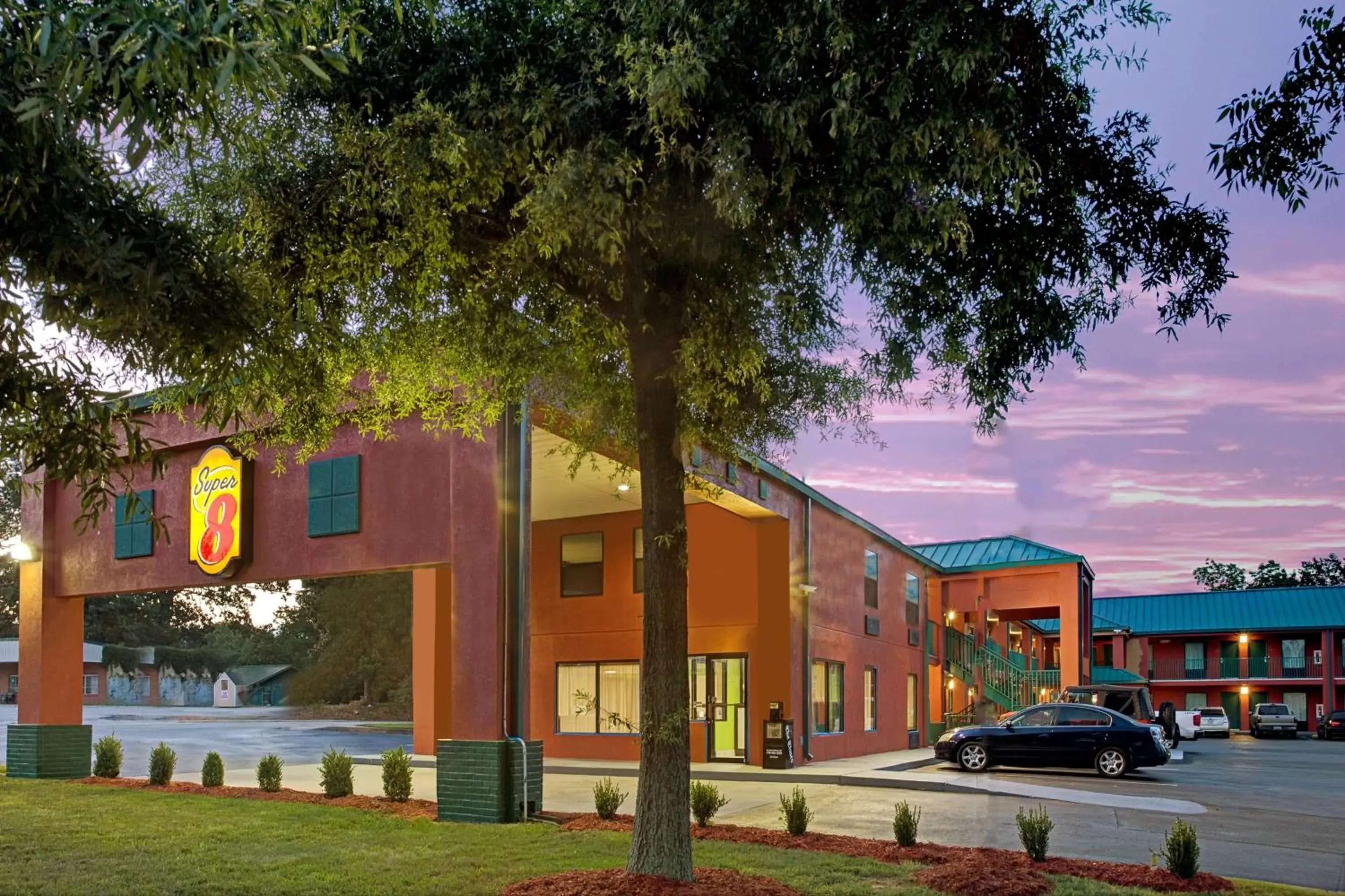 Property building in Super 8 by Wyndham Gainesville Property building in Super 8 by Wyndham Gainesville