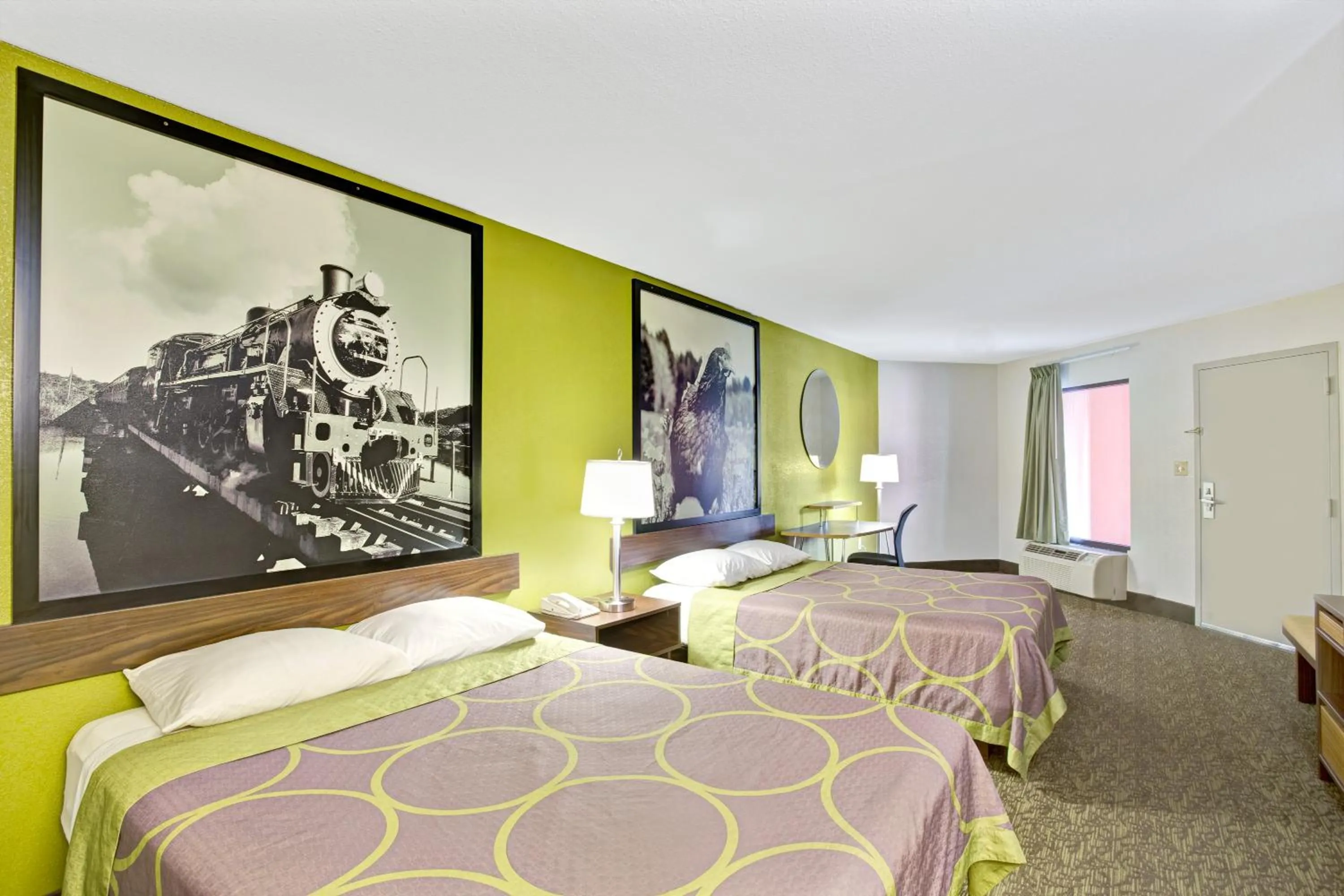 Bedroom, Bed in Super 8 by Wyndham Gainesville