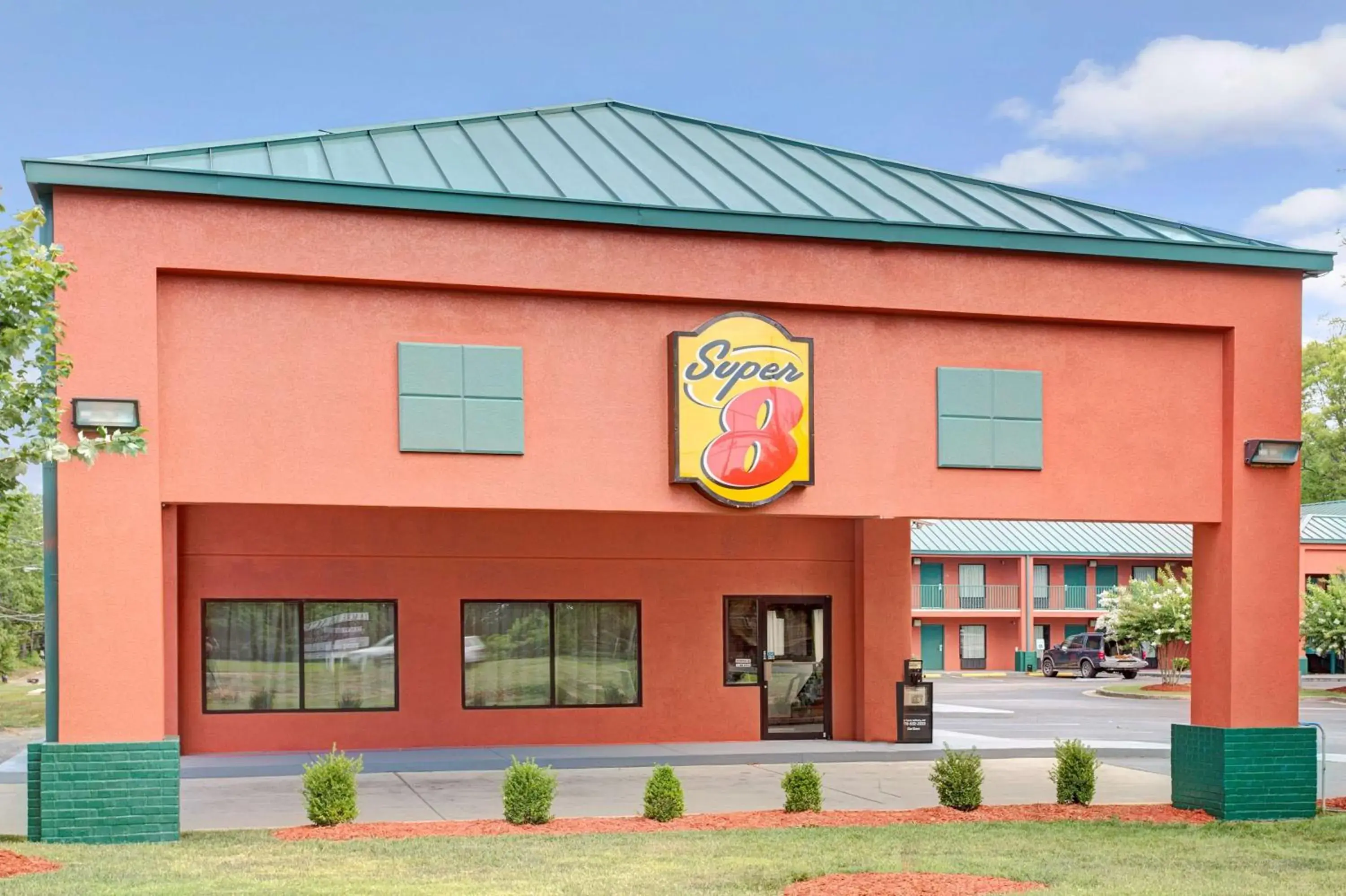 Property building in Super 8 by Wyndham Gainesville Property building in Super 8 by Wyndham Gainesville