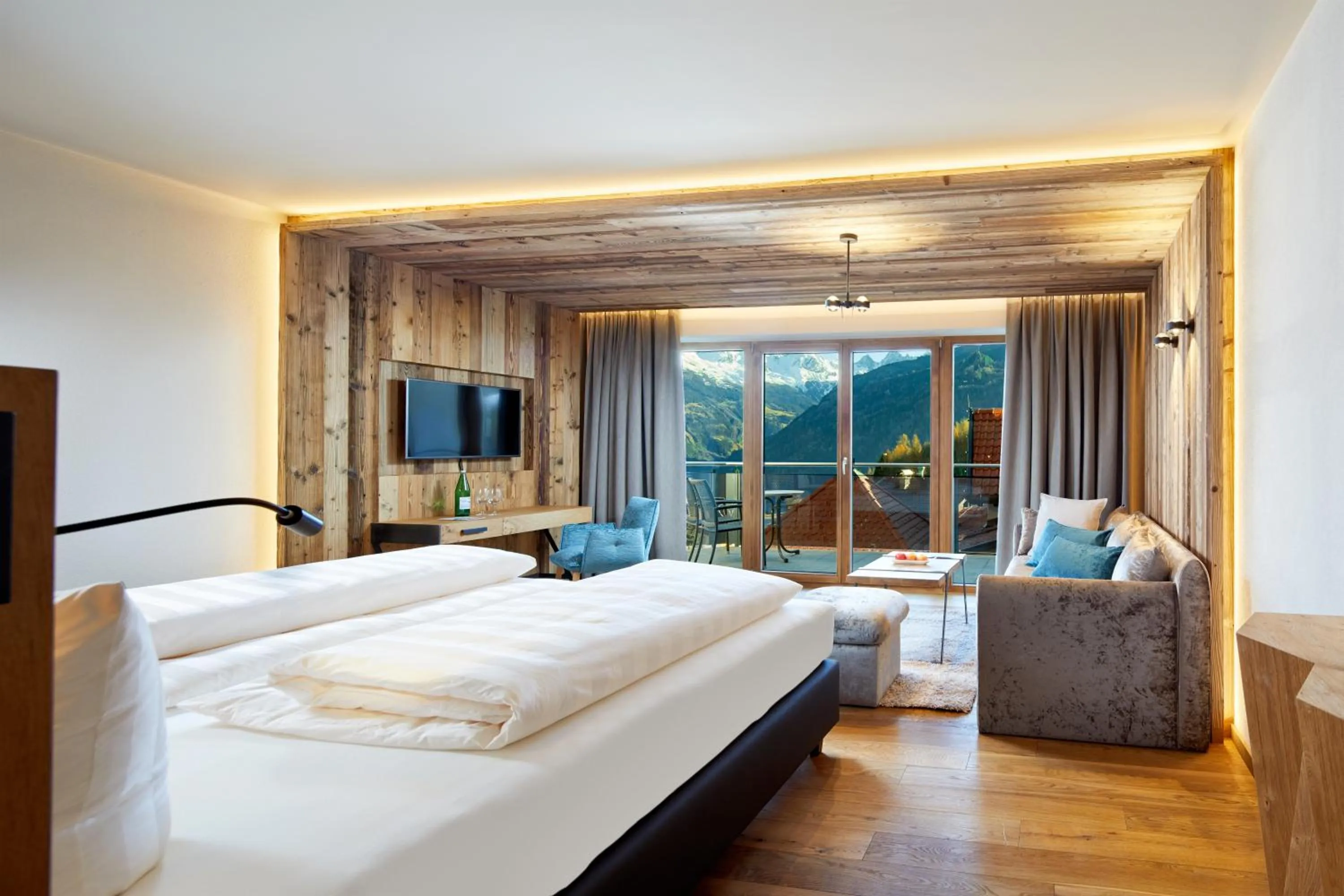 Balcony/Terrace, Bed in Alpine Resort Goies Superior