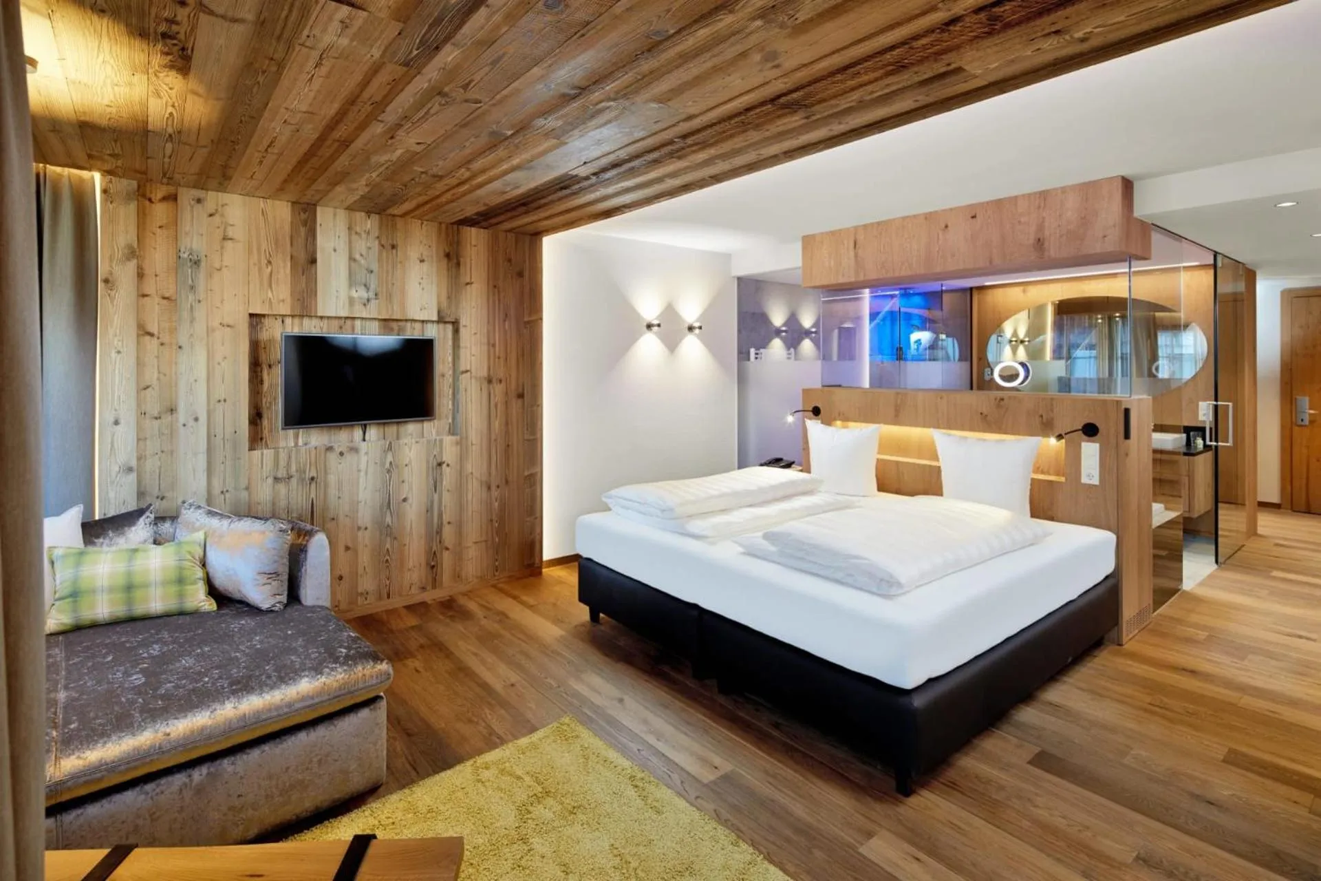 Bedroom, Bed in Alpine Resort Goies Superior