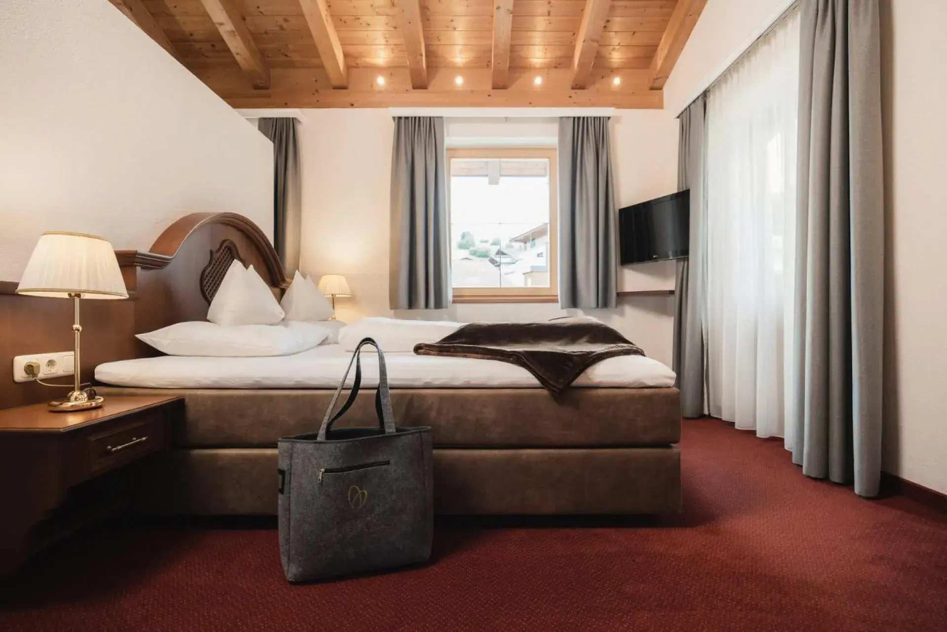 Deluxe Double Room in Alpine Resort Goies Superior Deluxe Double Room in Alpine Resort Goies Superior