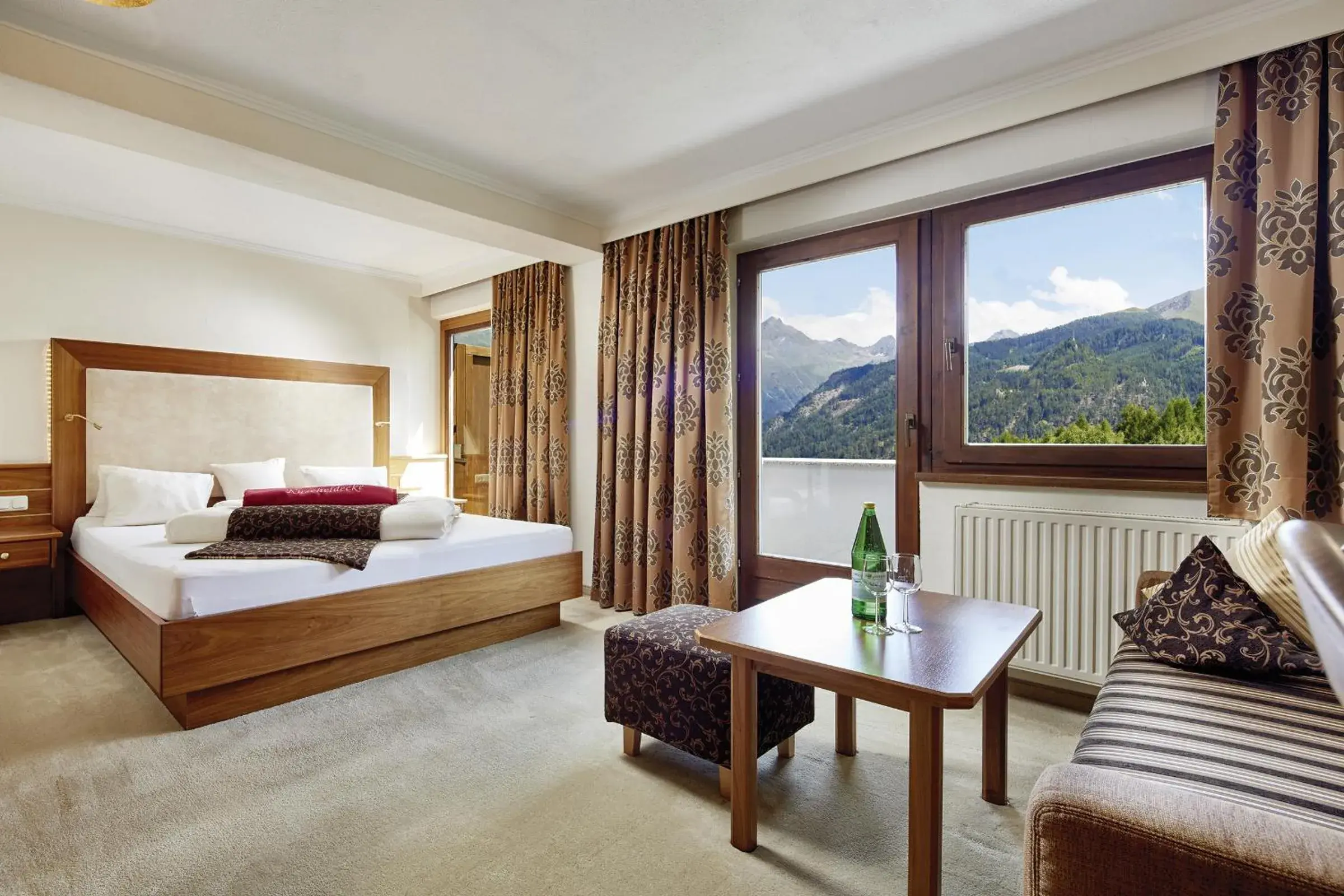 Deluxe Double Room with Bath in Alpine Resort Goies Superior Deluxe Double Room with Bath in Alpine Resort Goies Superior