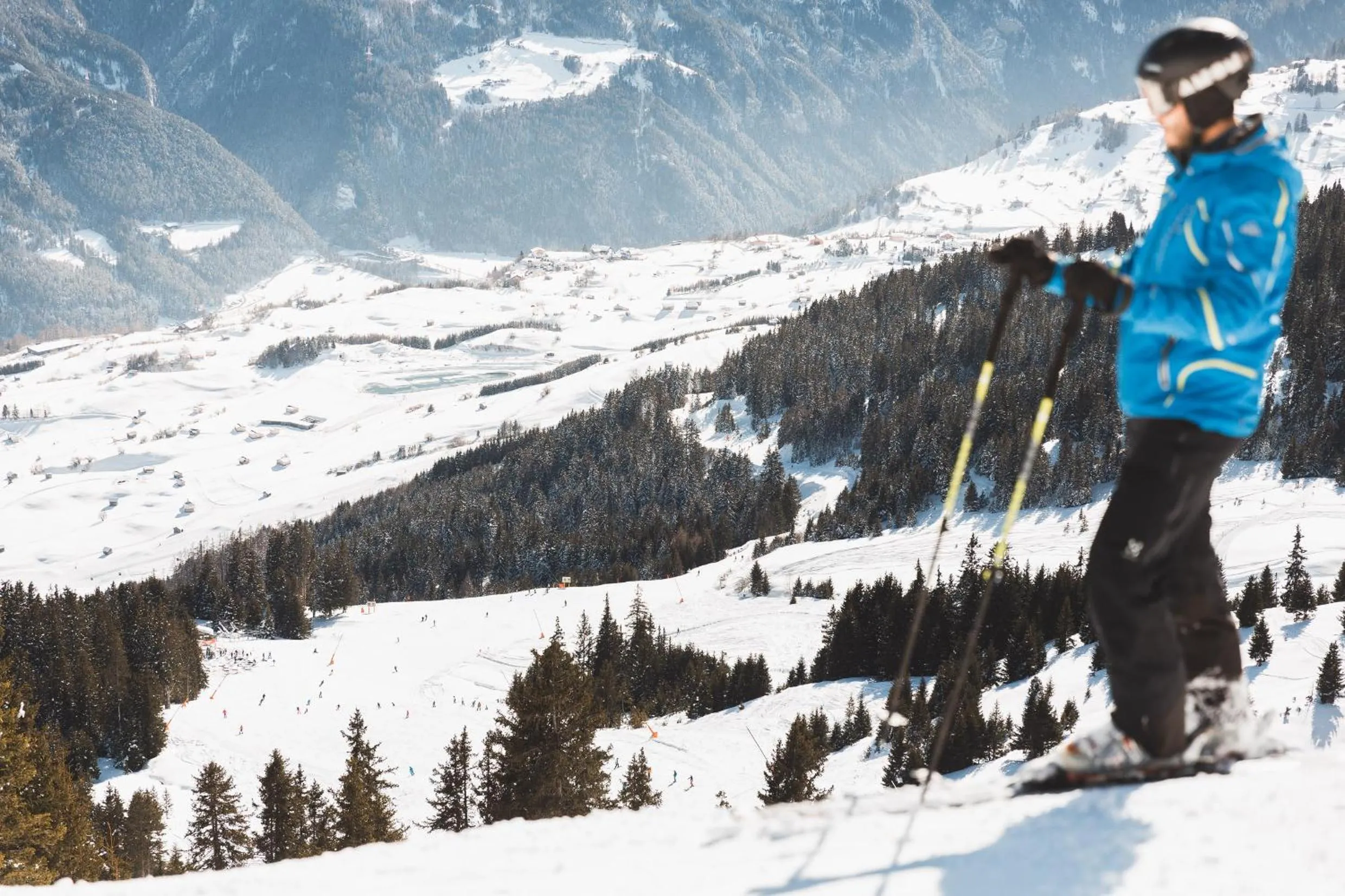 Skiing in Alpine Resort Goies Superior