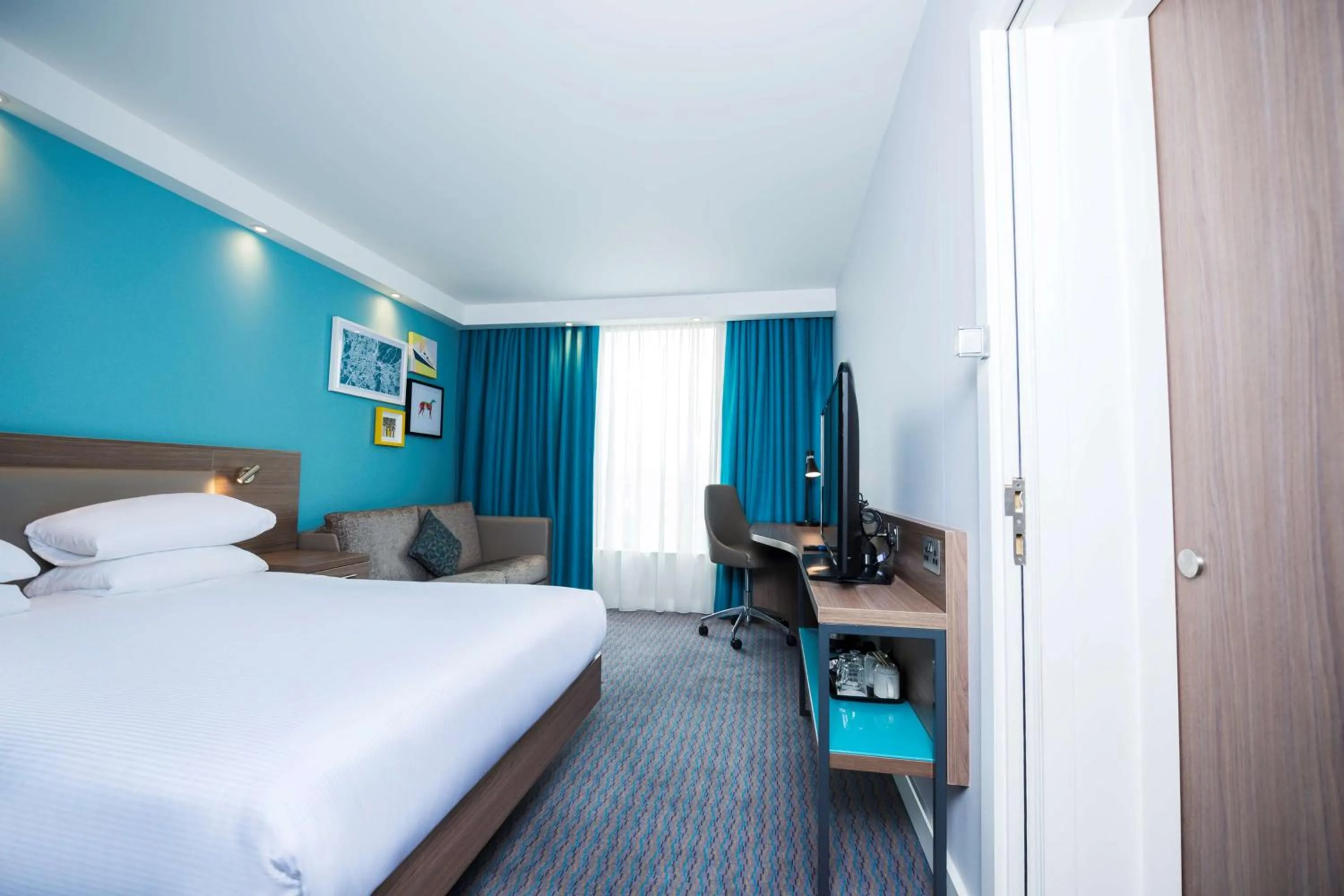 Bedroom, Bed in Hampton By Hilton Belfast City Centre