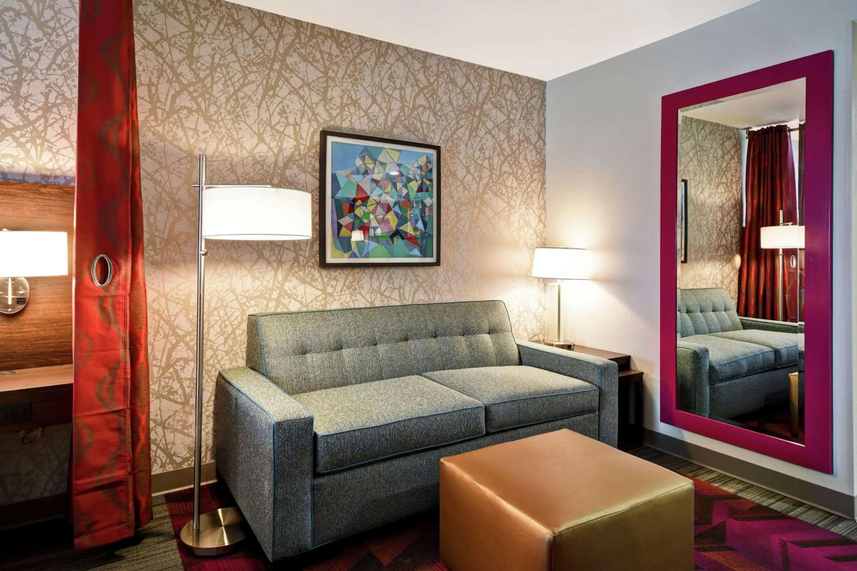 Living room, Bed in Home2 Suites By Hilton Walpole Foxborough