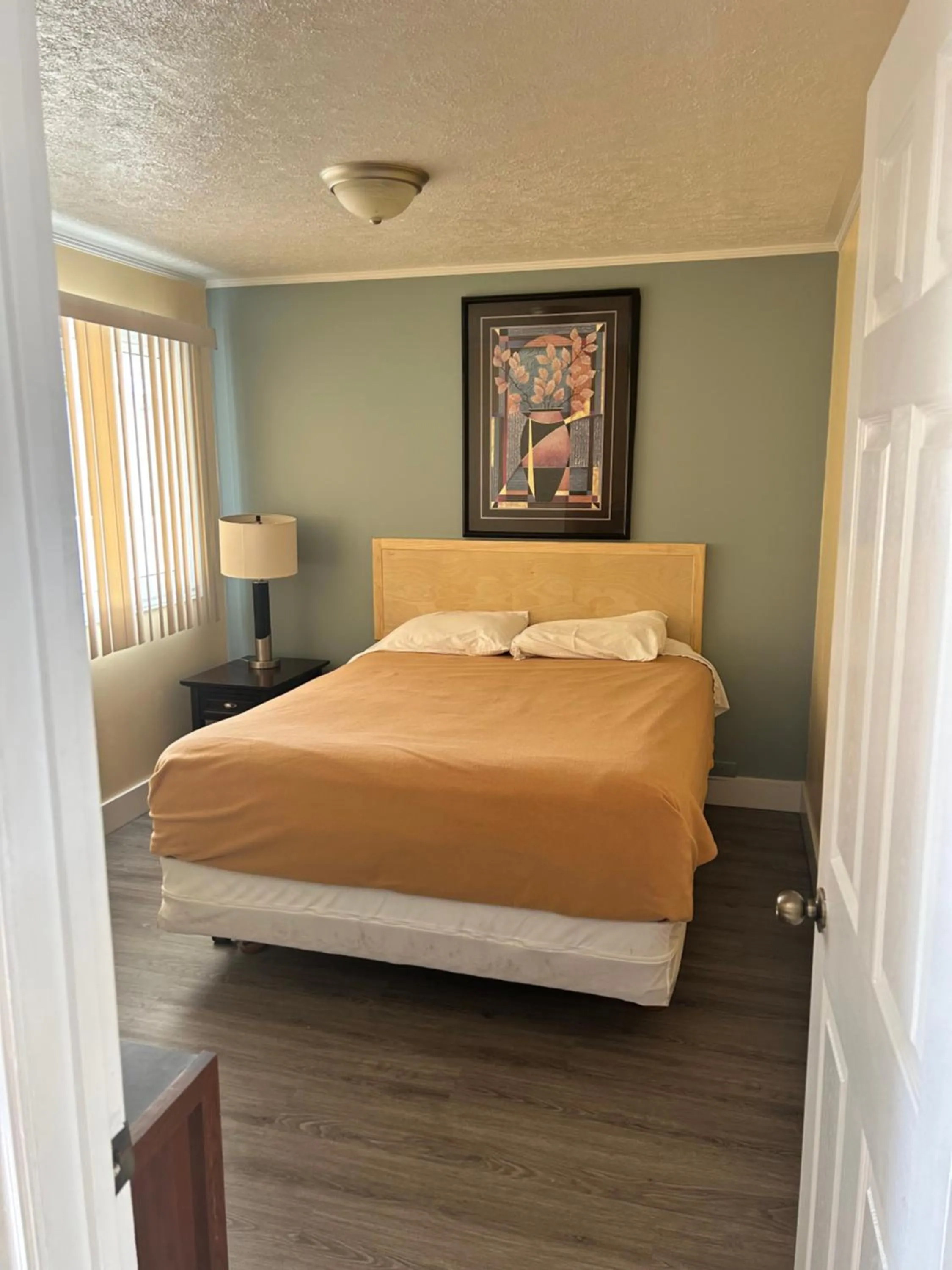 Bed in Sunparlor Motel