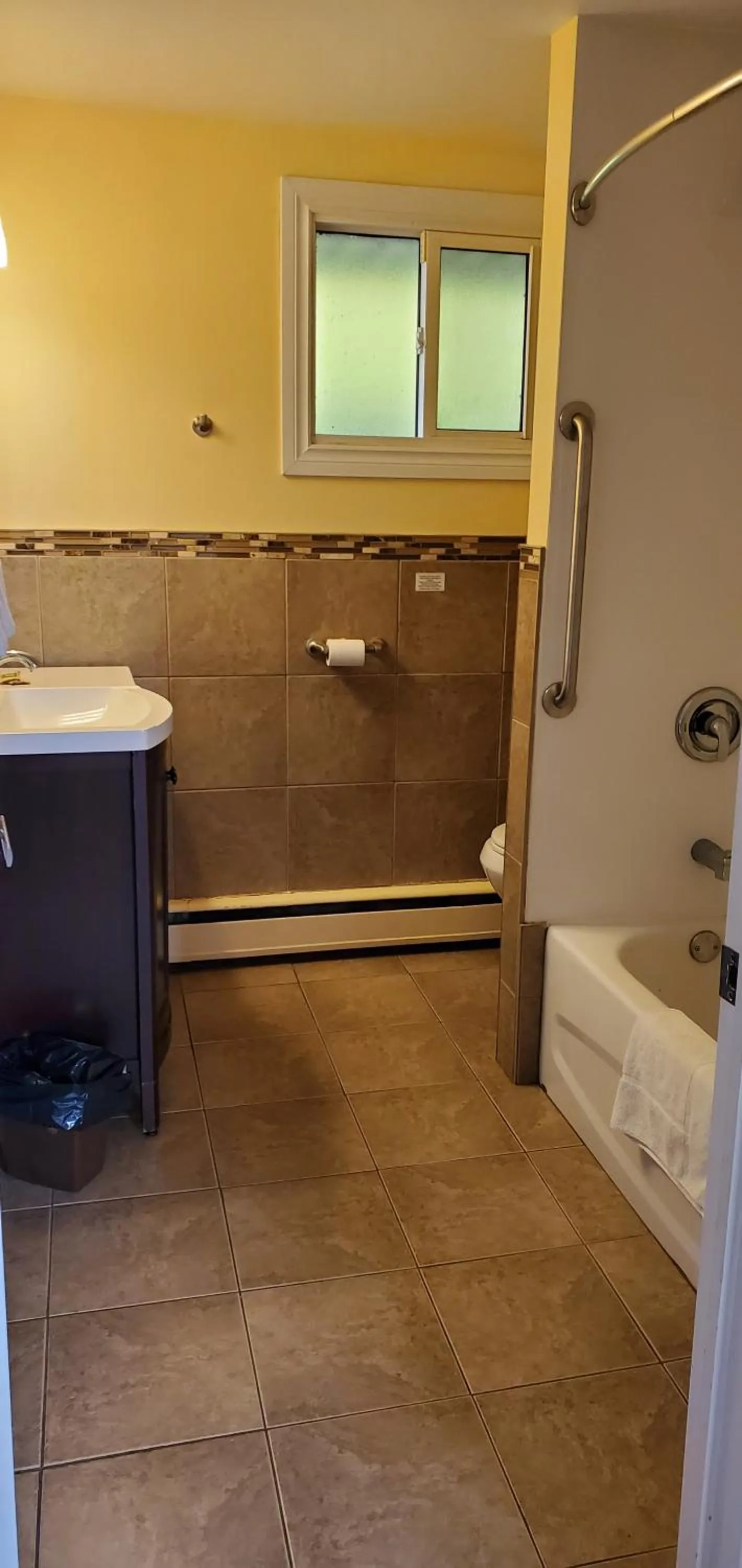 Bathroom in Sunparlor Motel