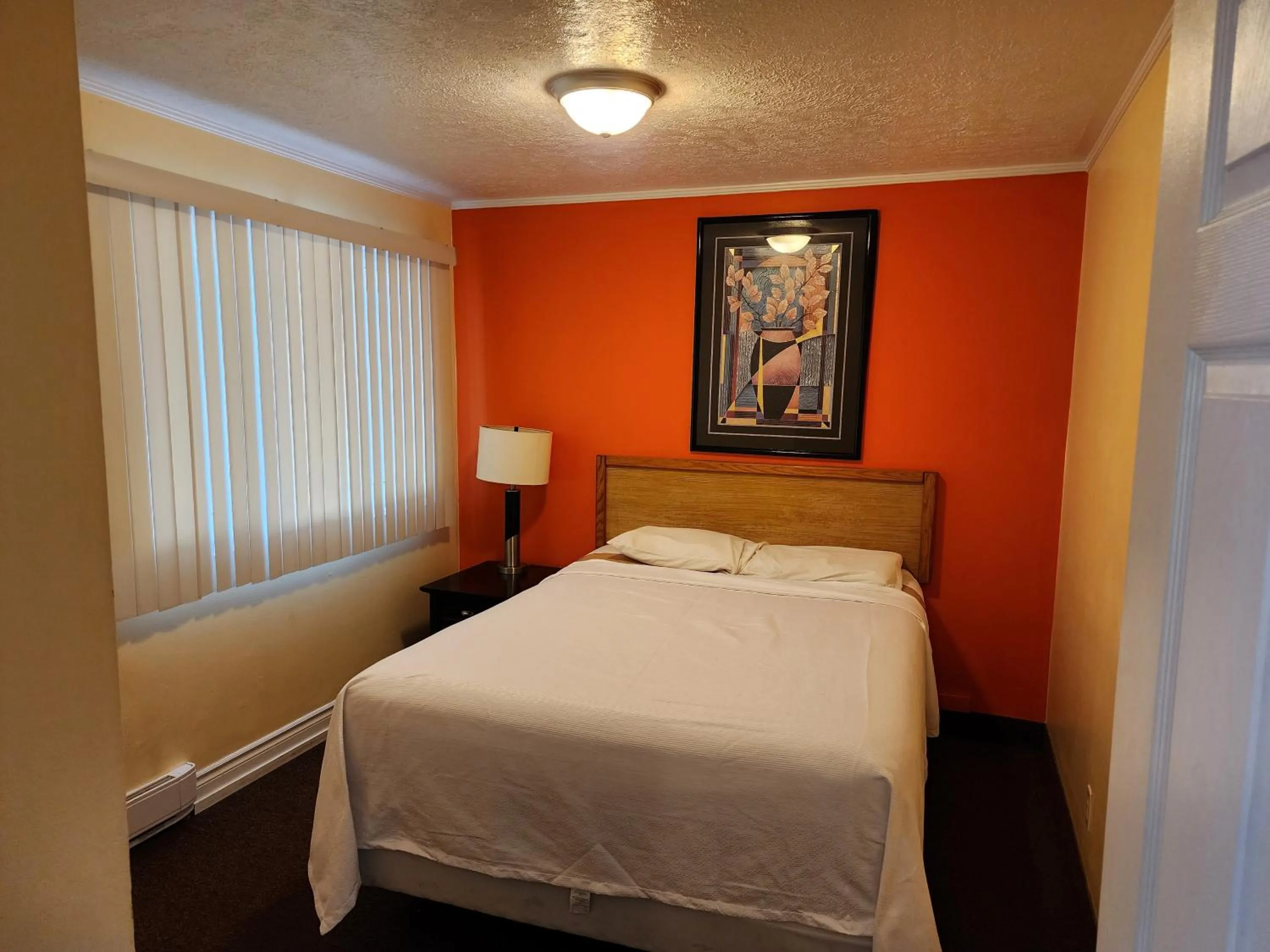 Bedroom, Bed in Sunparlor Motel