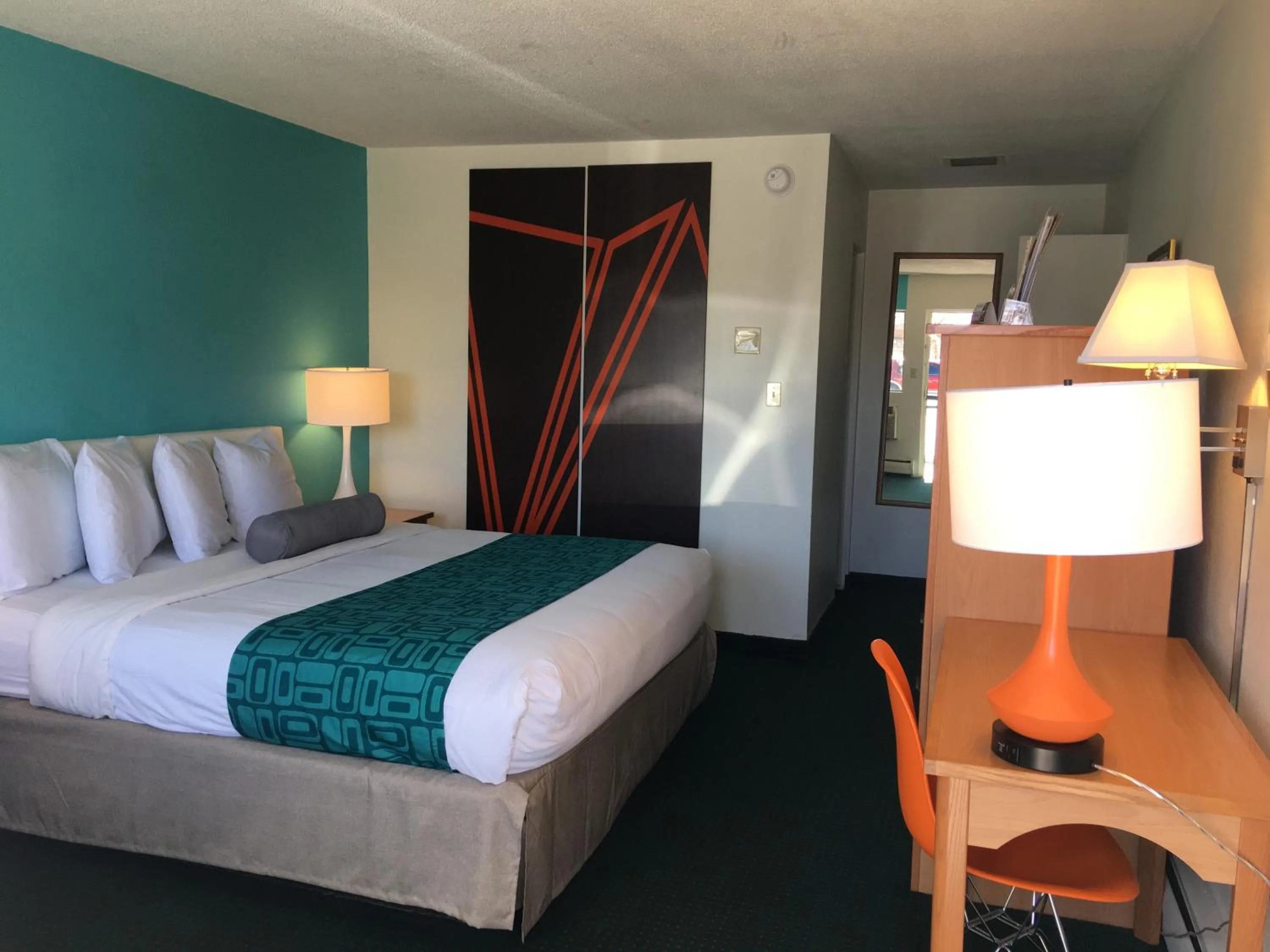 Bed in Howard Johnson by Wyndham Colorado Springs