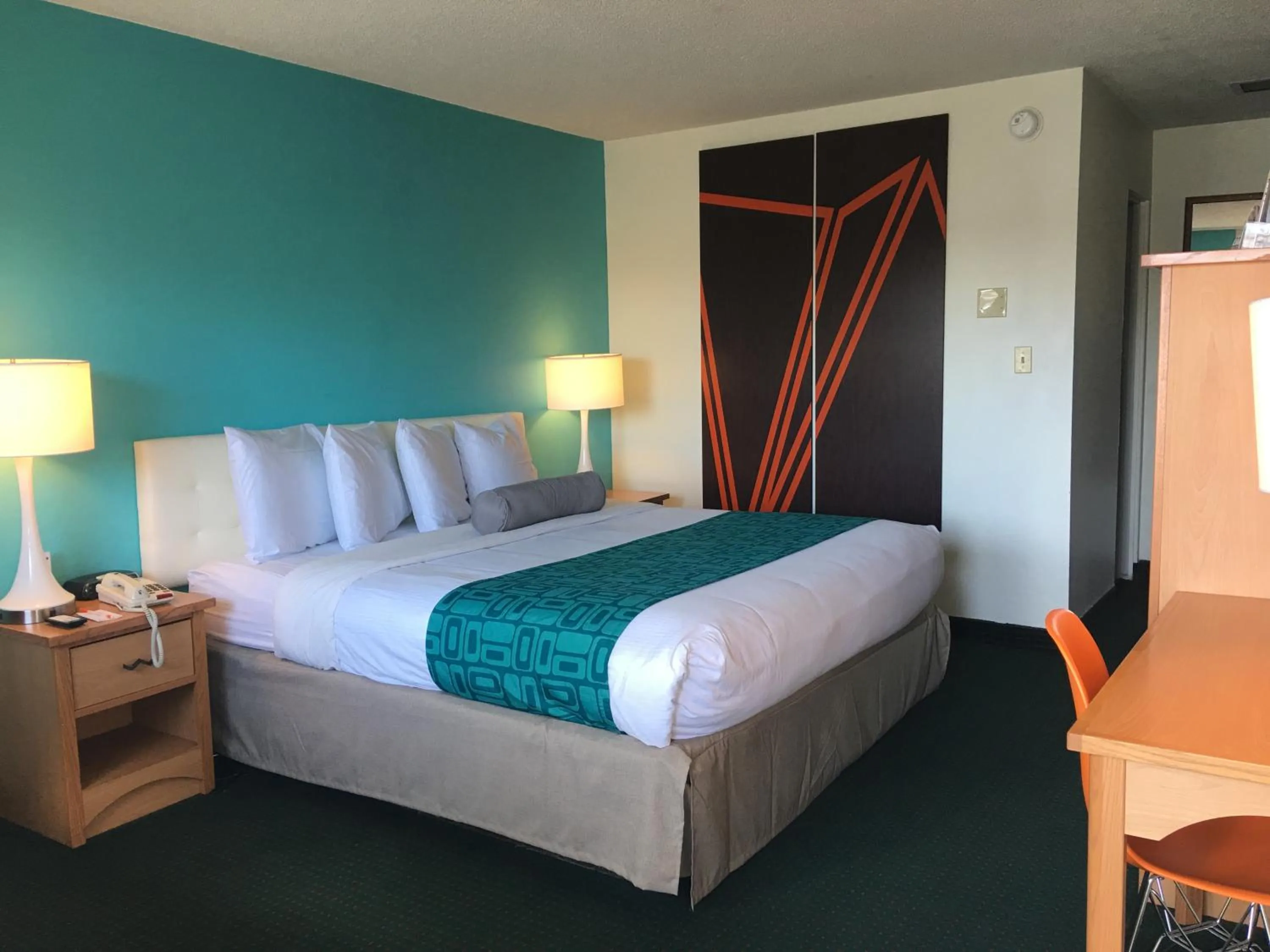 Bed in Howard Johnson by Wyndham Colorado Springs