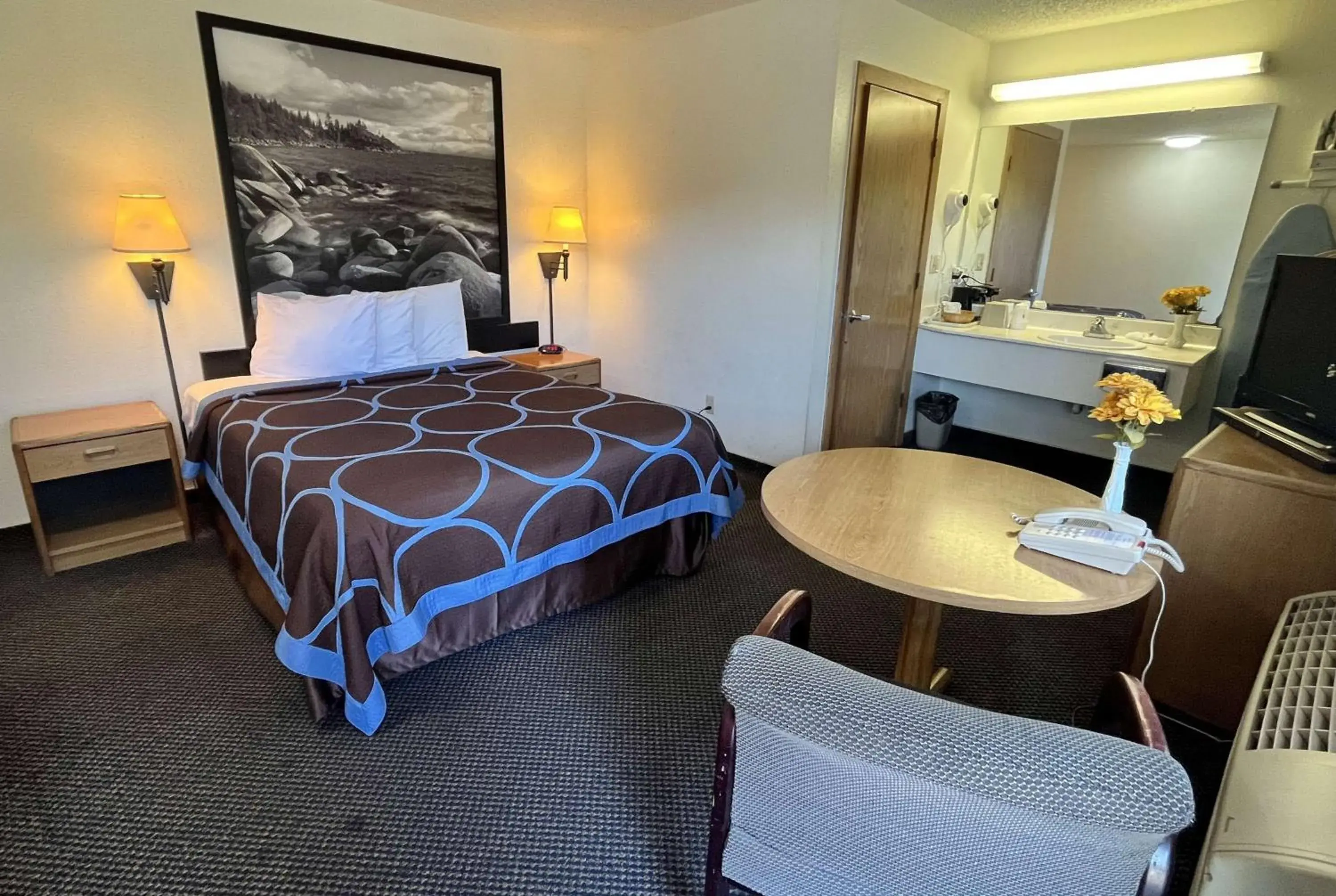 Photo of the whole room in Super 8 by Wyndham Red Bluff Photo of the whole room in Super 8 by Wyndham Red Bluff