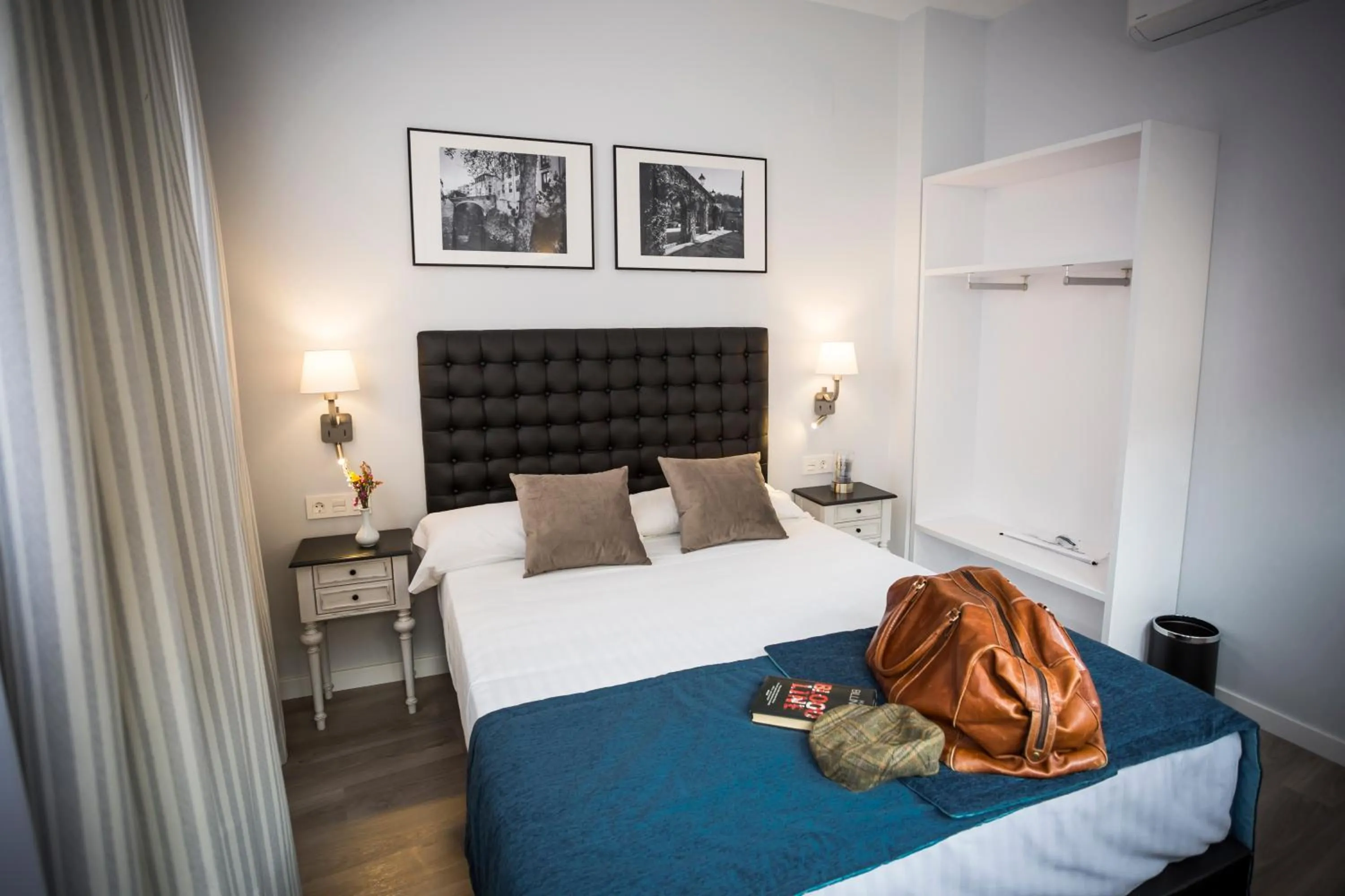 Photo of the whole room, Bed in La Casa de la Trinidad Suites