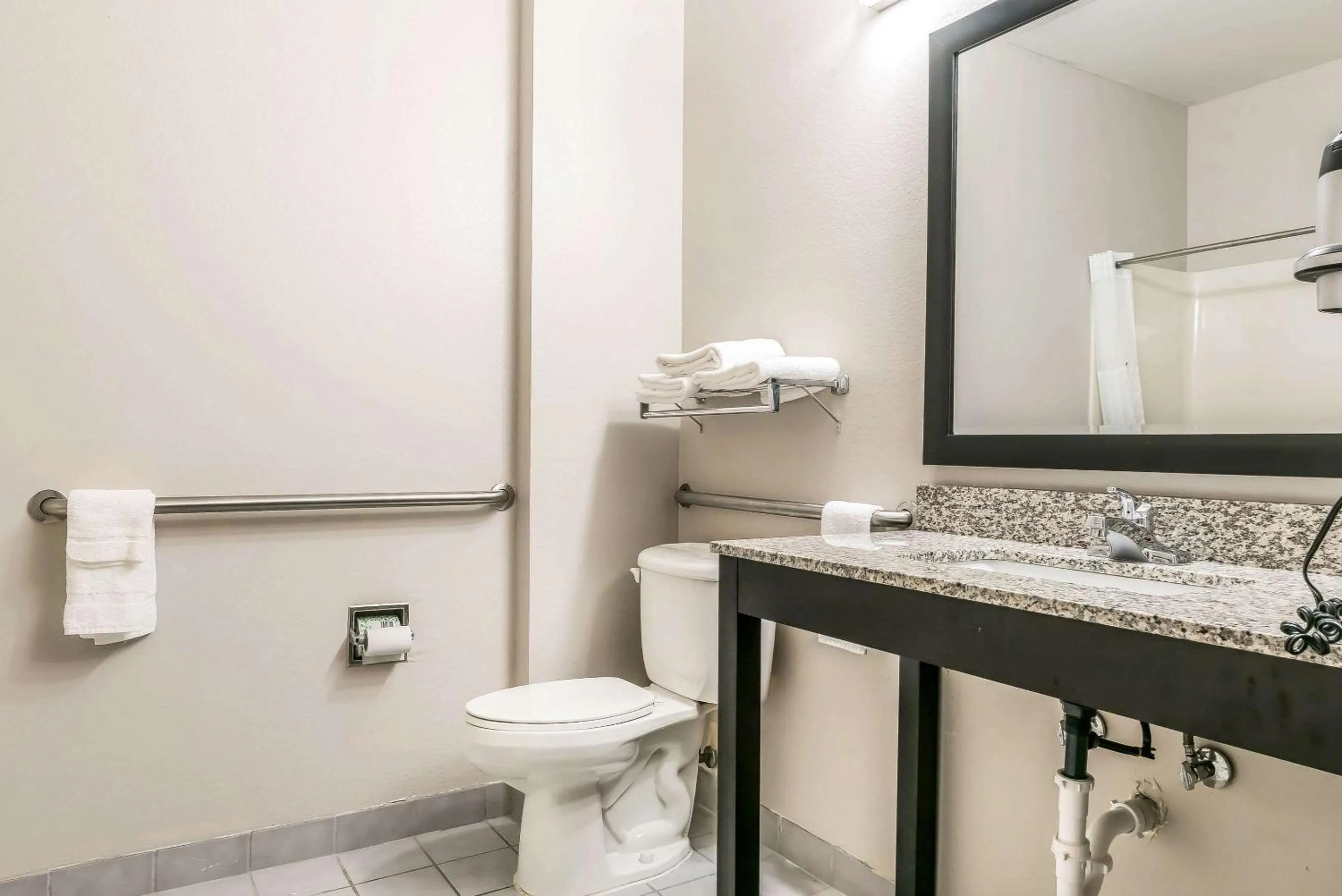 Photo of the whole room in Suburban Studios Mason Hwy 42