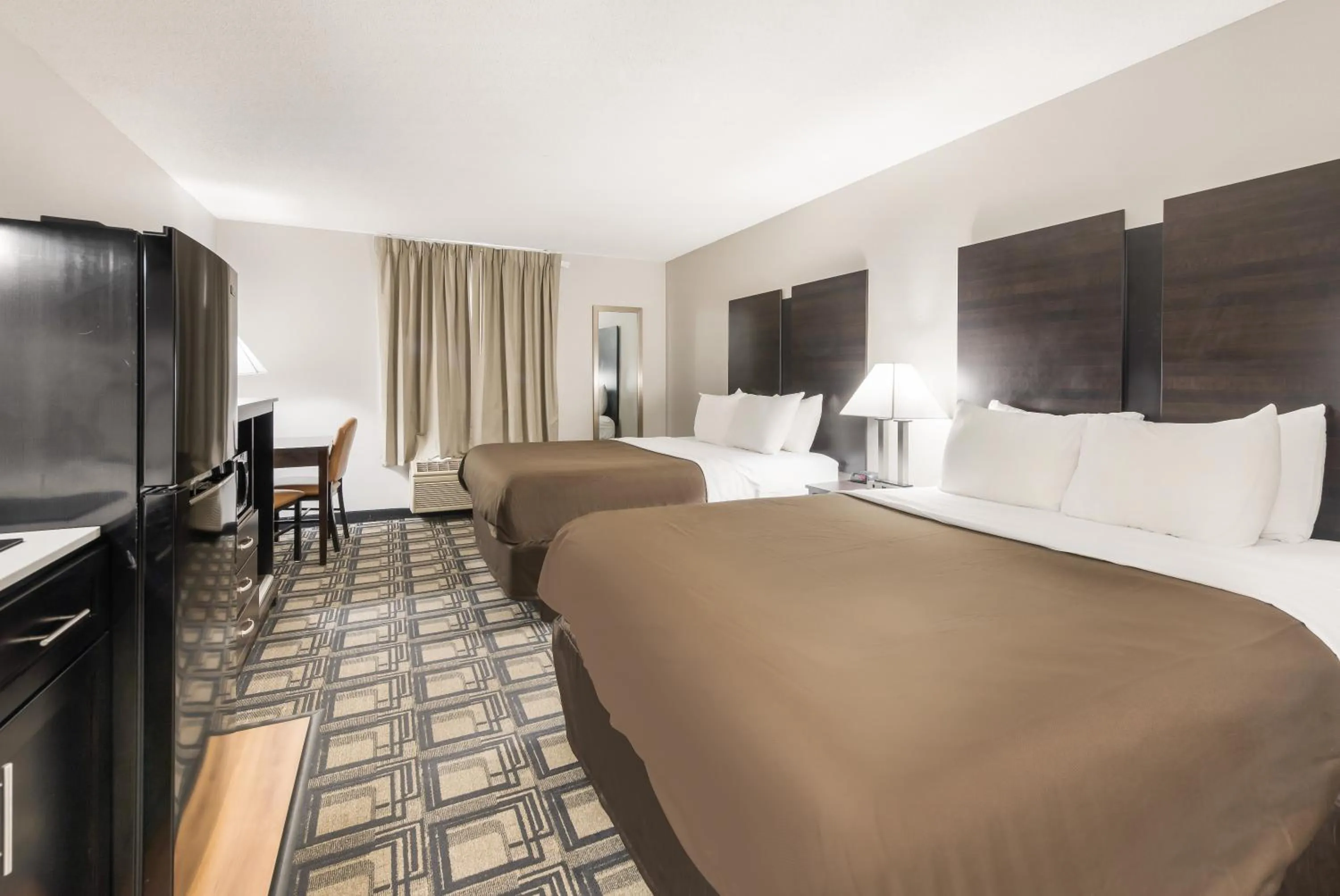 Bed in Suburban Studios Mason Hwy 42