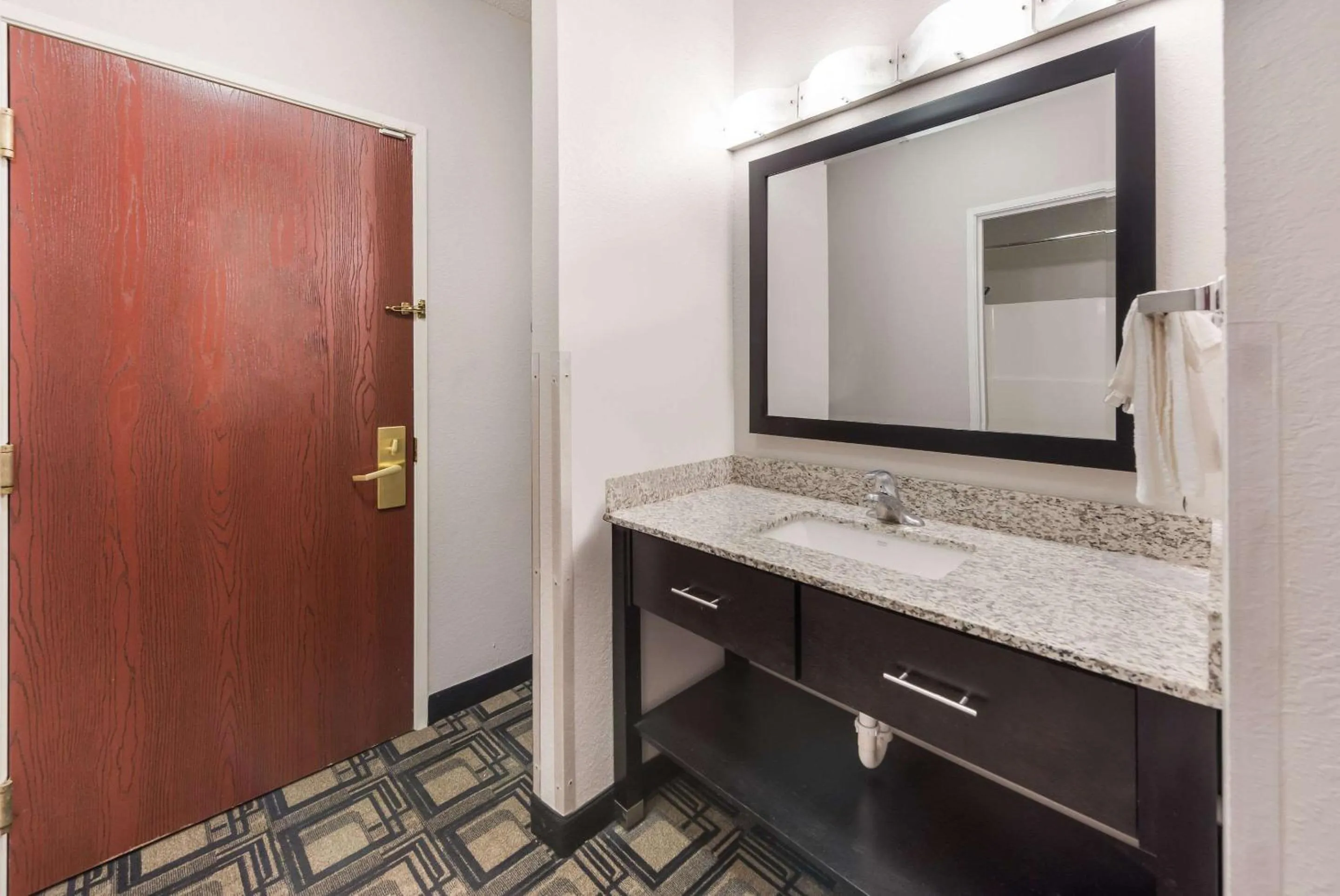 Bedroom in Suburban Studios Mason Hwy 42