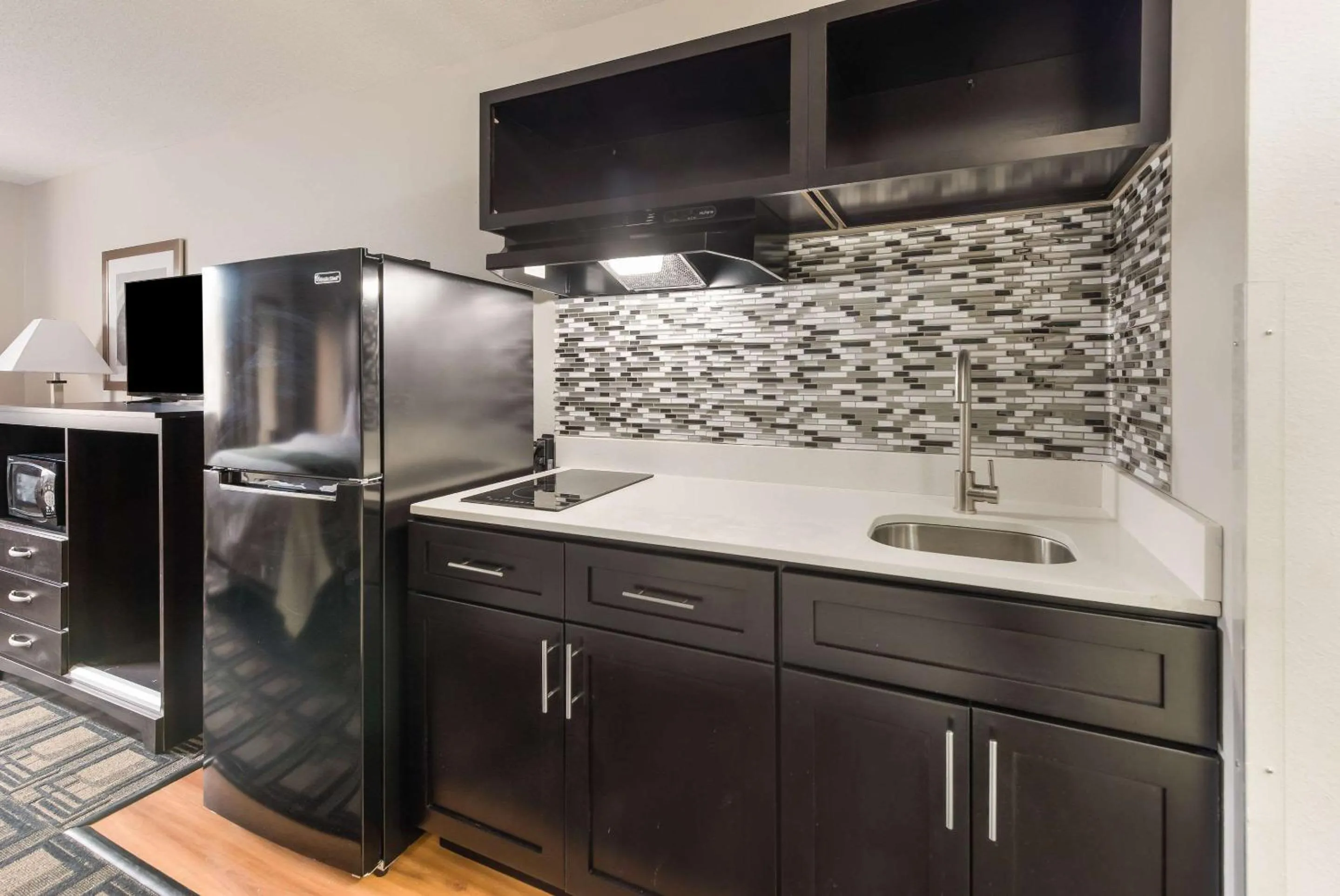 Photo of the whole room in Suburban Studios Mason Hwy 42