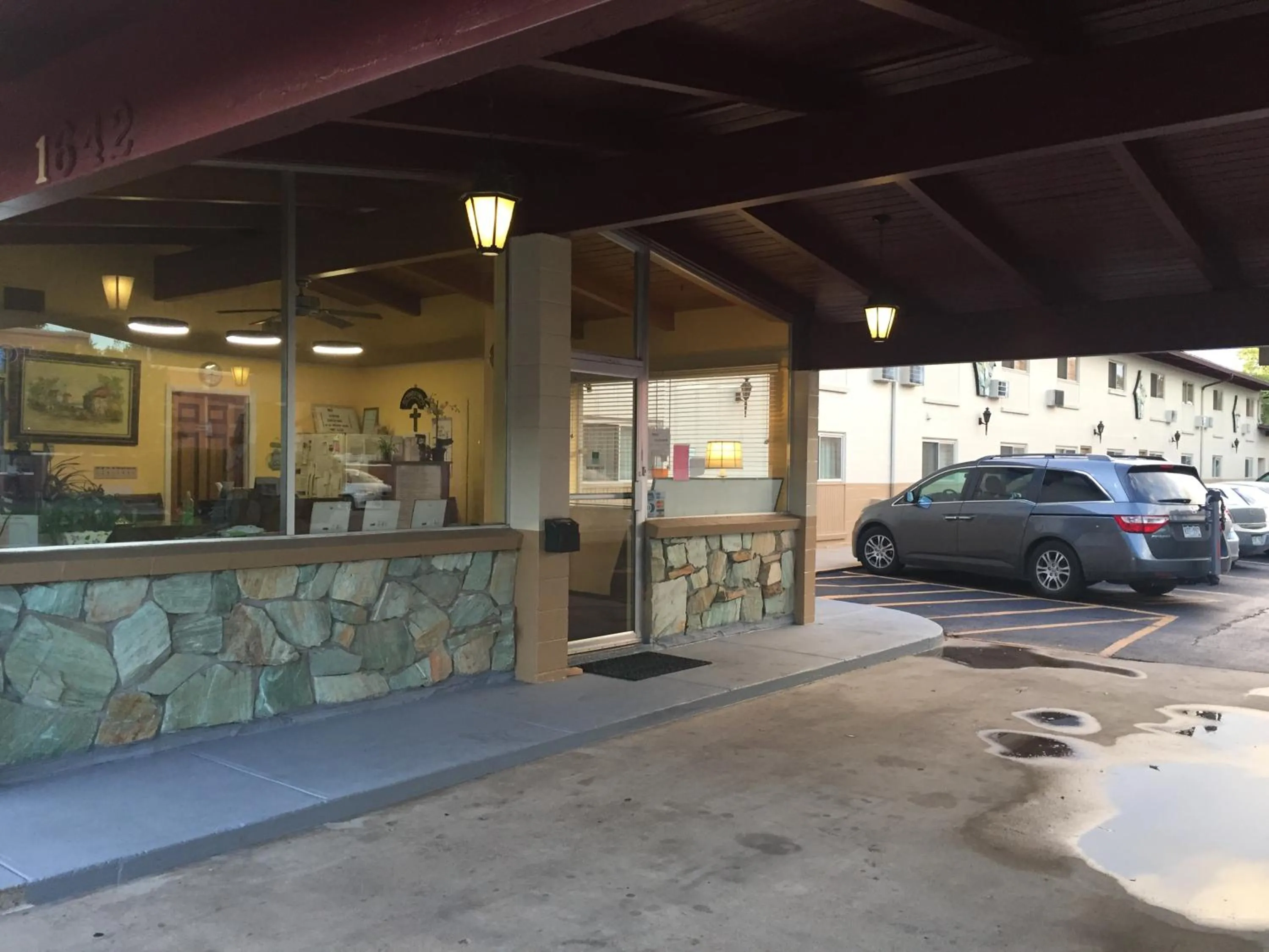 Lamplighter Motel