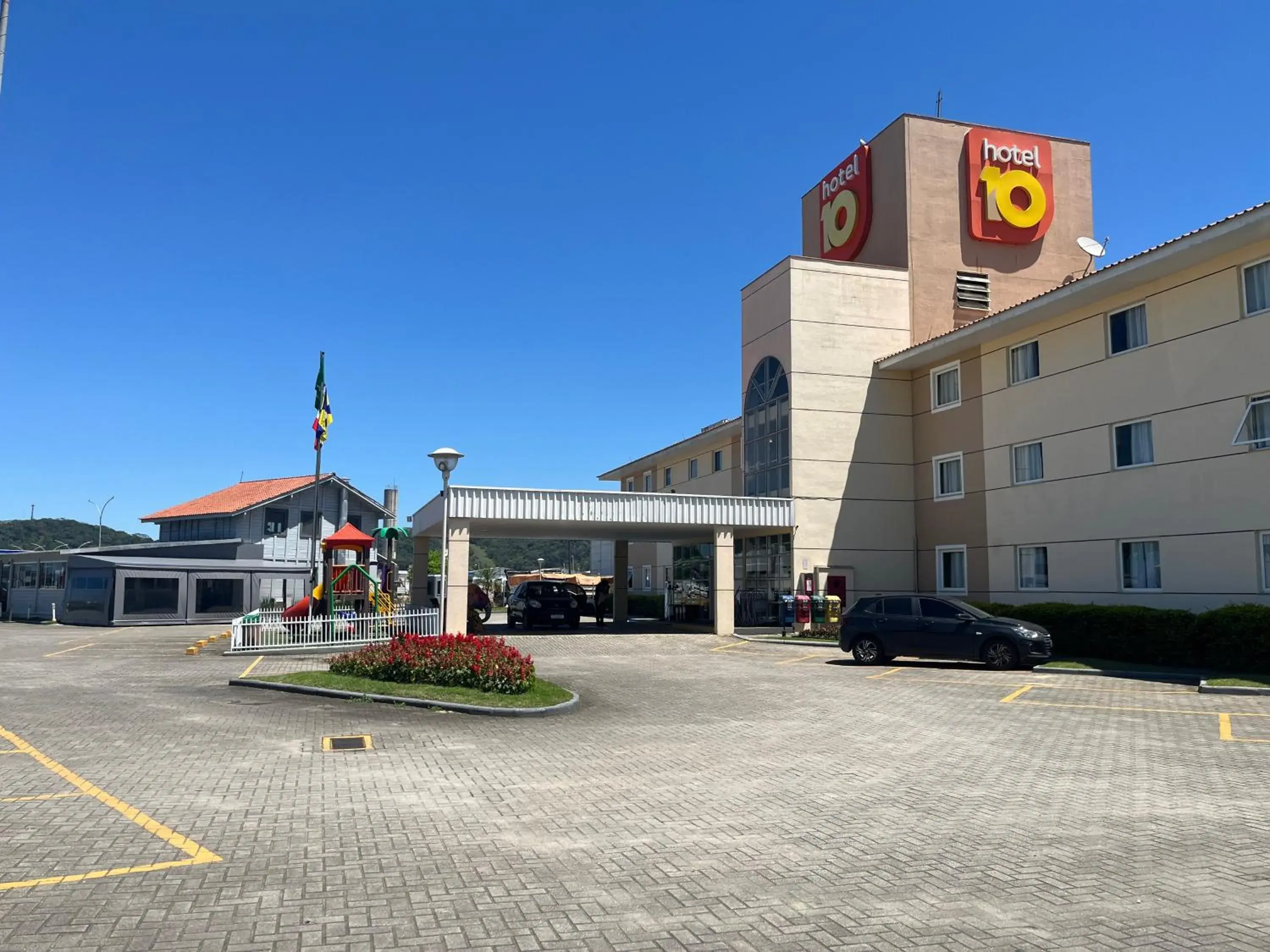 Property building in Hotel 10 Itajai/Navegantes Property building in Hotel 10 Itajai/Navegantes