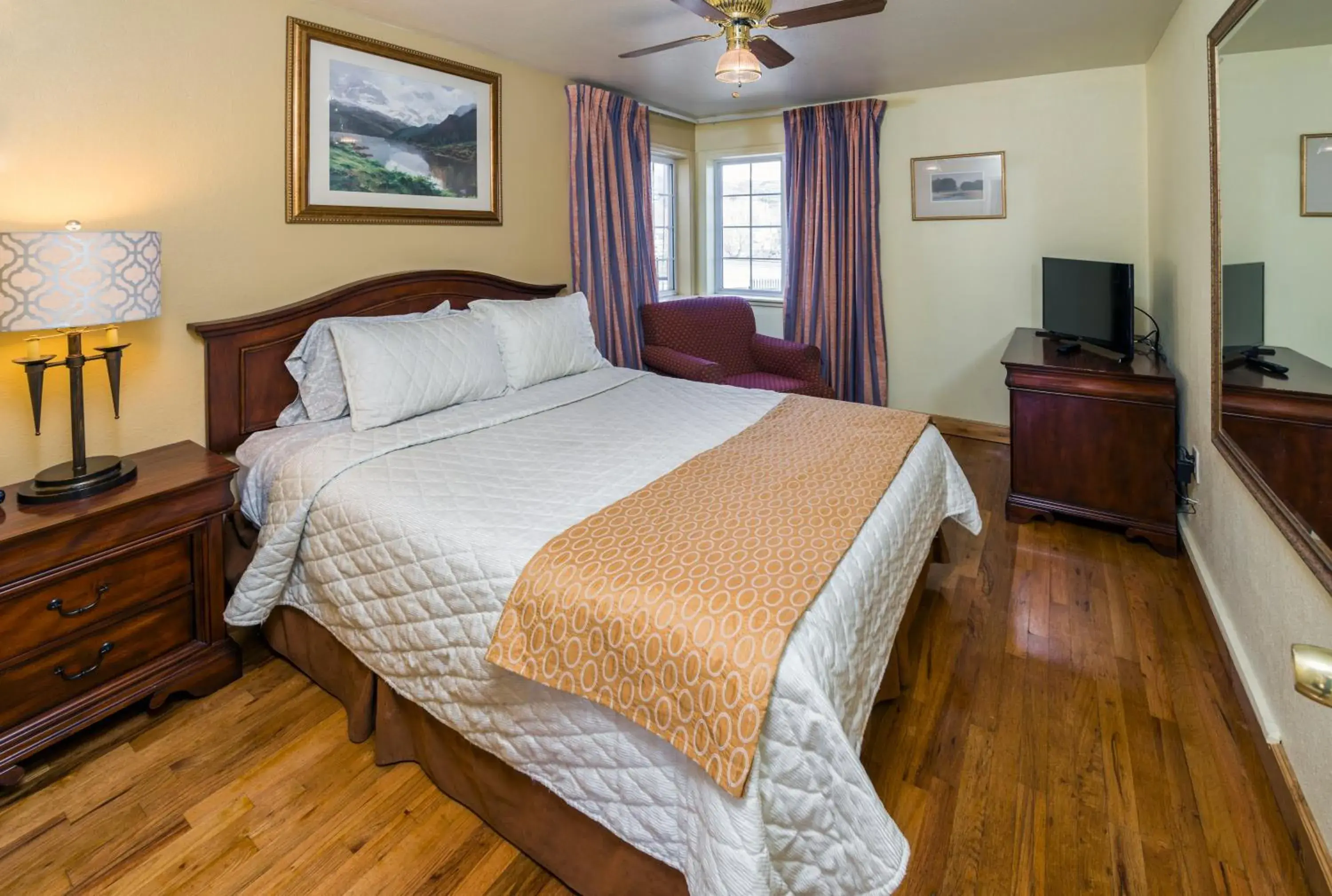 Two-Bedroom Cottage in Rainbow Lodge and Inn Two-Bedroom Cottage in Rainbow Lodge and Inn