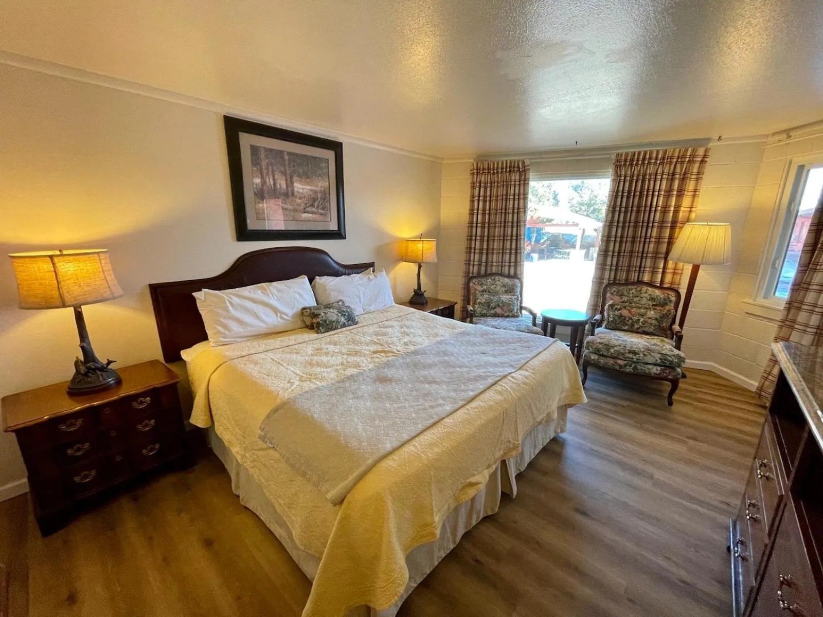 Bed in Rainbow Lodge and Inn