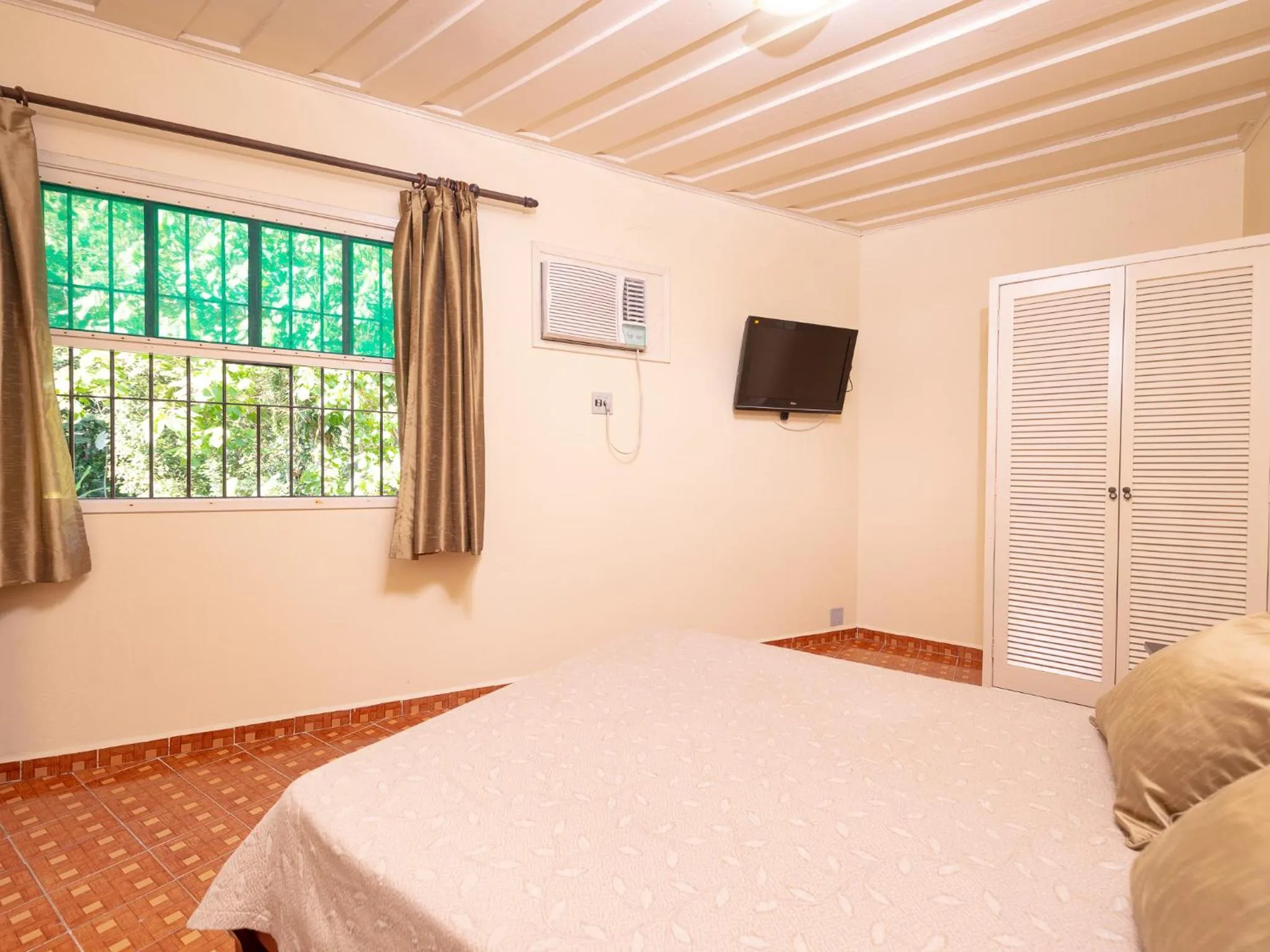 Bed in Hotel Saveiros