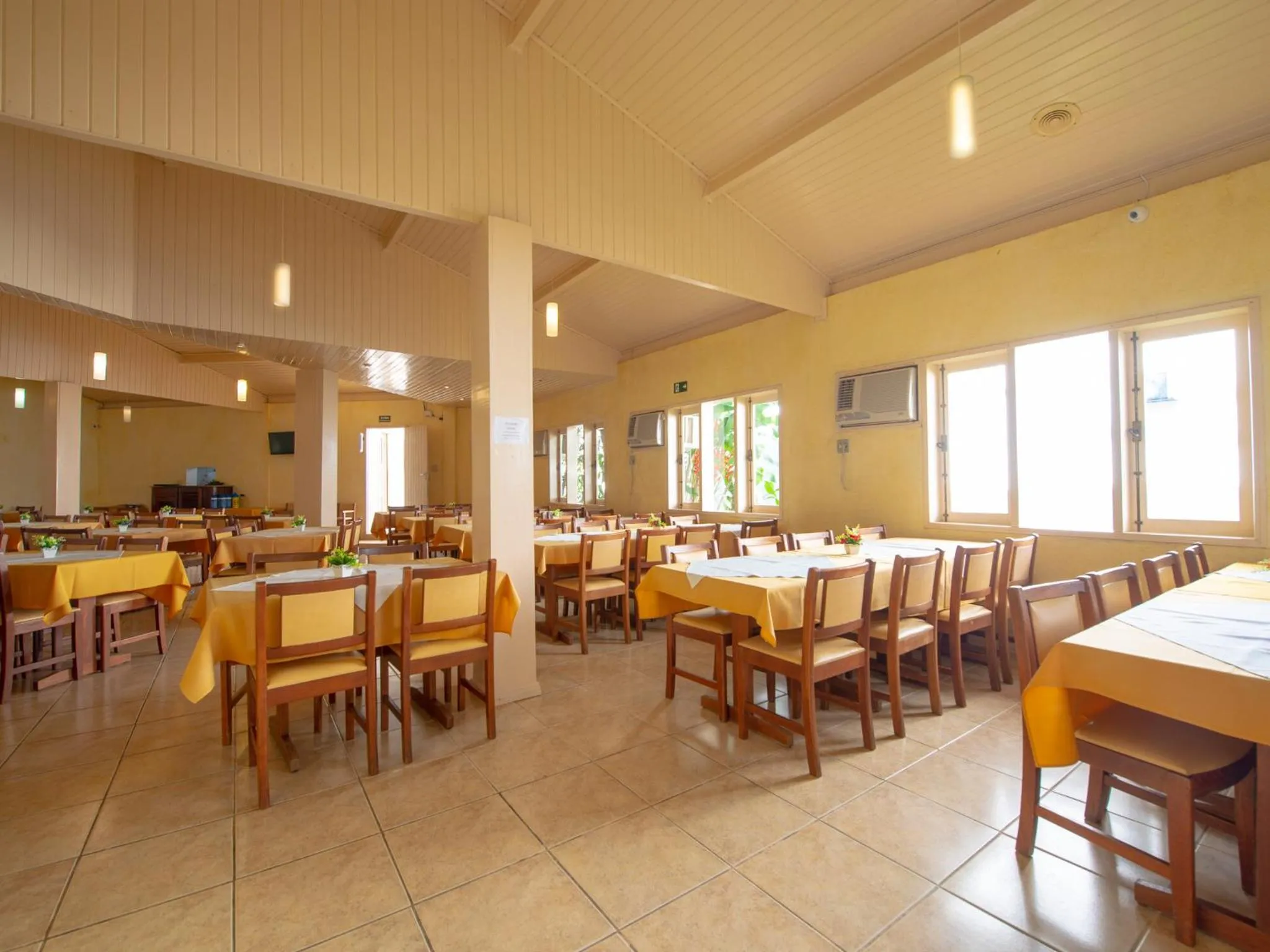 Restaurant/places to eat in Hotel Saveiros