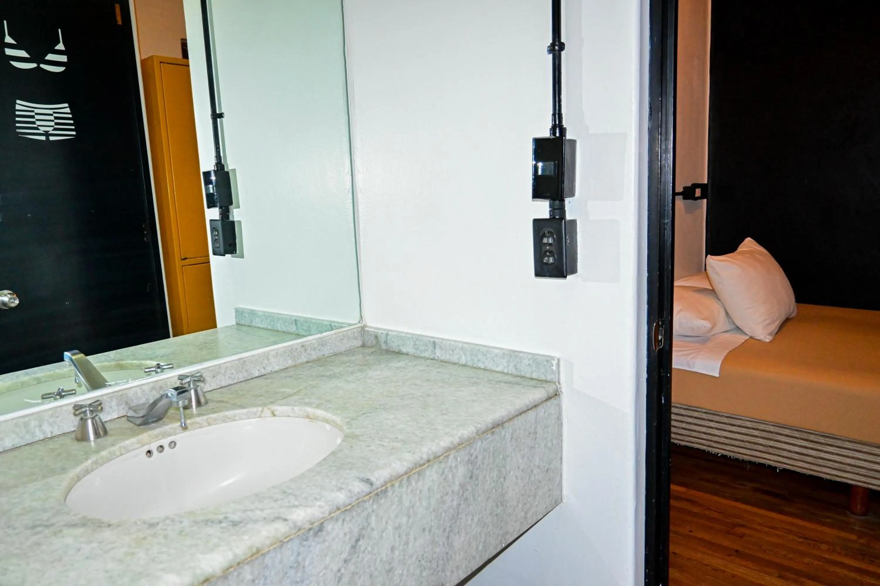 Bathroom in Hostel Mundo Joven Catedral