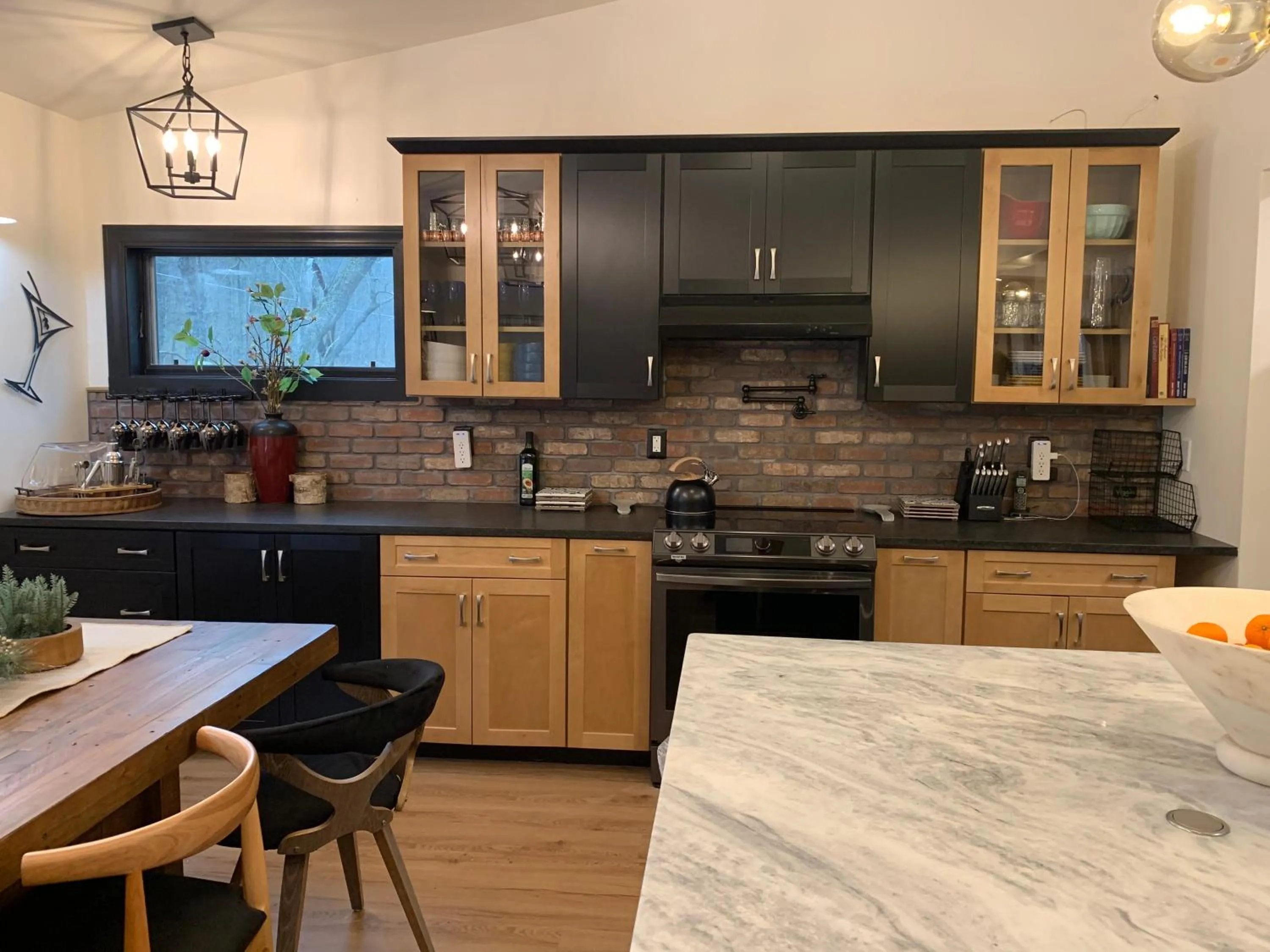 Starlite Motel & Suites