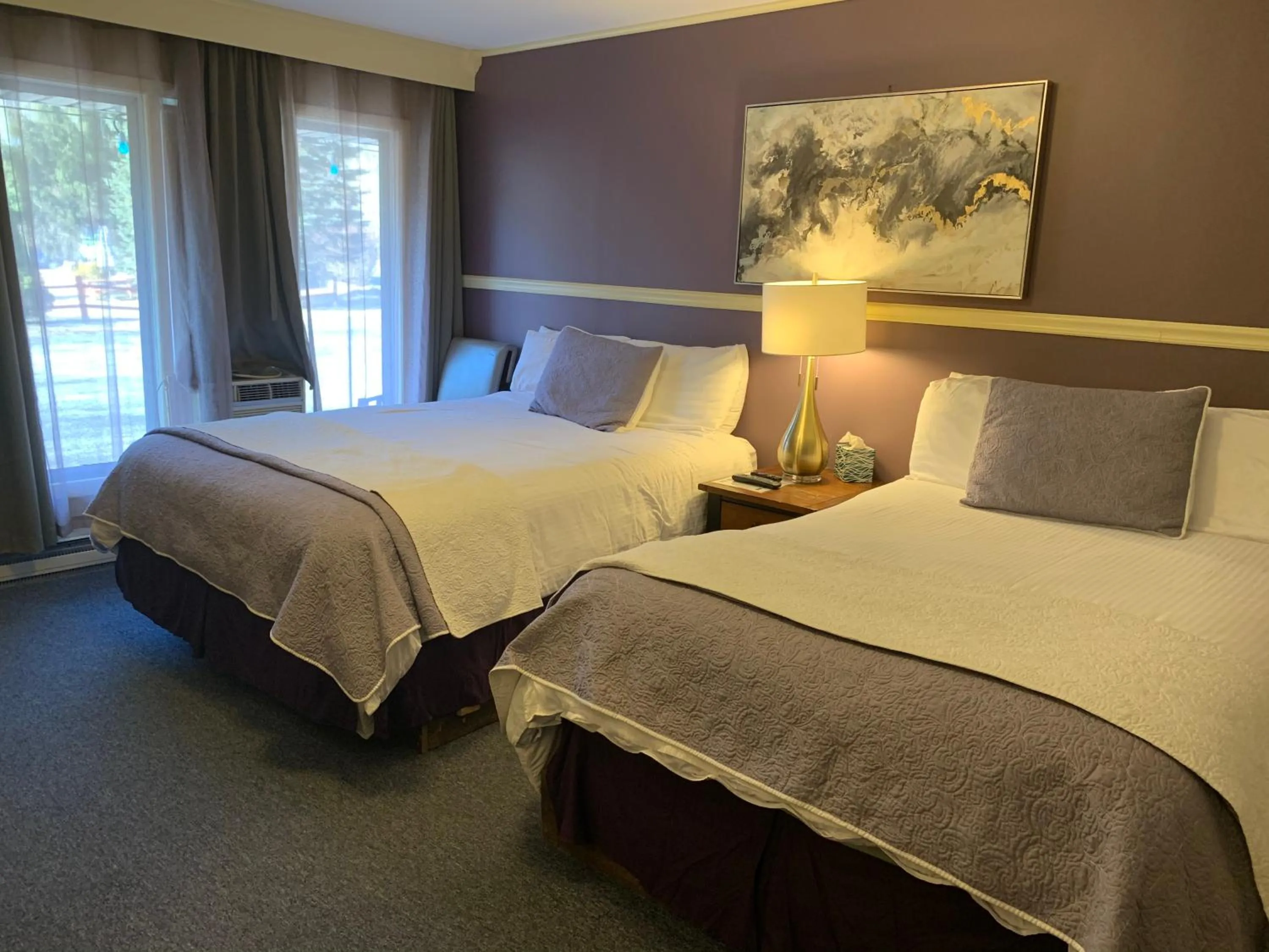 Bed in Starlite Motel & Suites