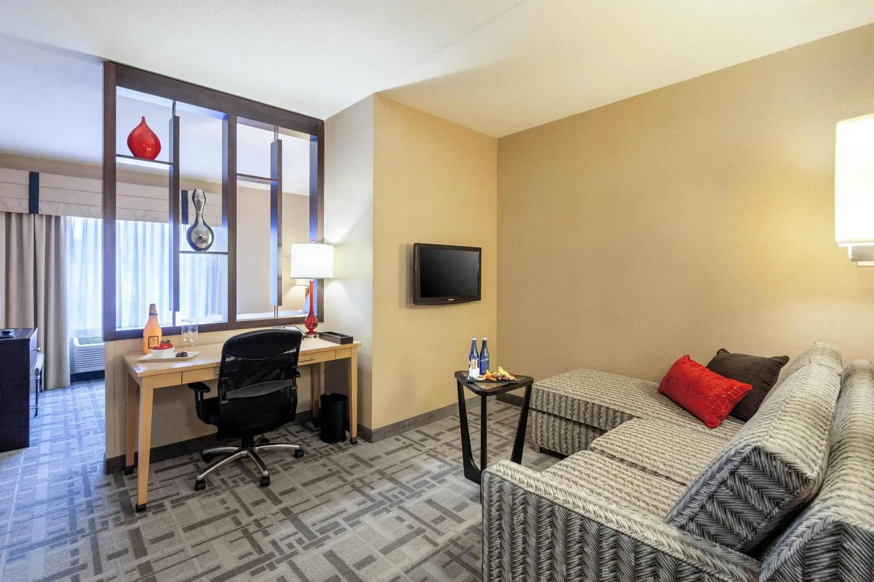 Bedroom in Cambria Hotel Pittsburgh - Downtown Bedroom in Cambria Hotel Pittsburgh - Downtown