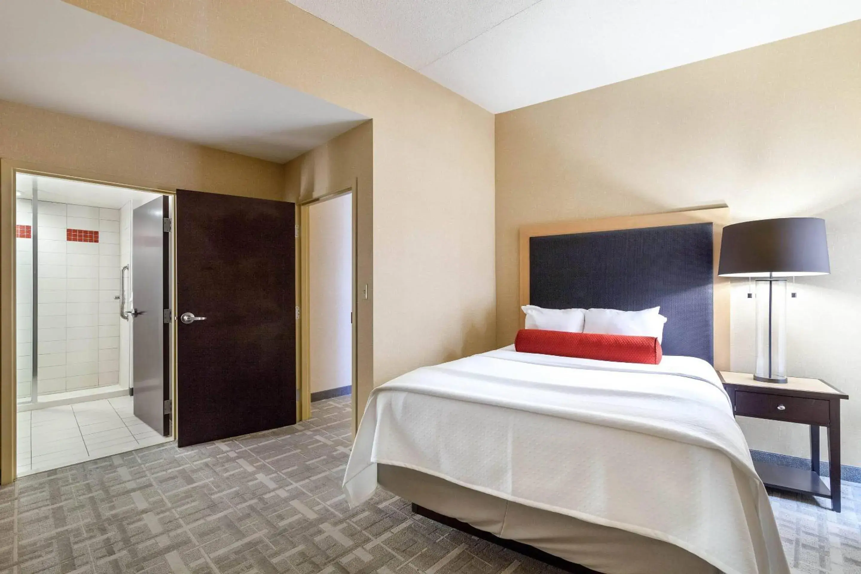 Bedroom, Bed in Cambria Hotel Pittsburgh - Downtown Bedroom, Bed in Cambria Hotel Pittsburgh - Downtown