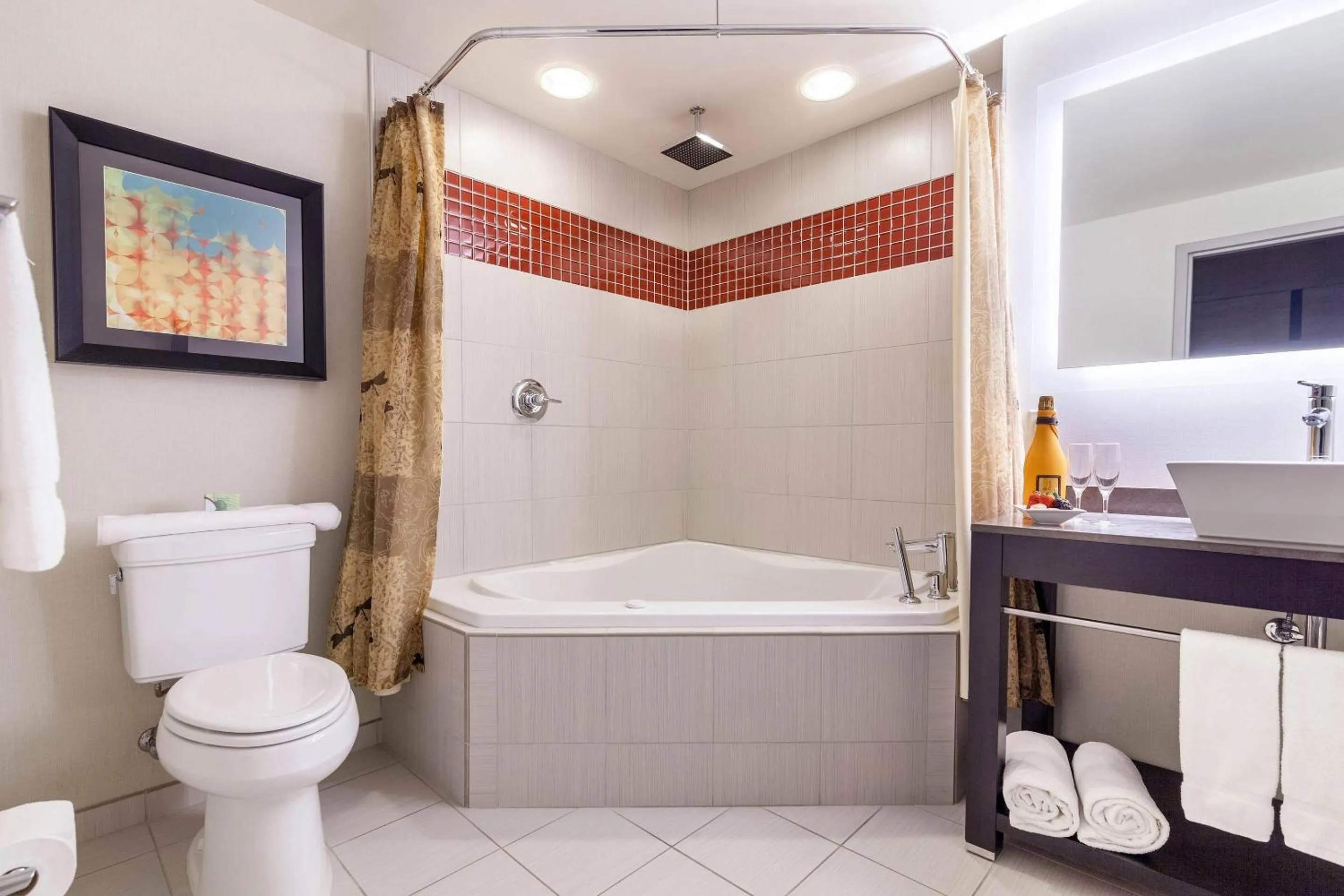 Bedroom in Cambria Hotel Pittsburgh - Downtown