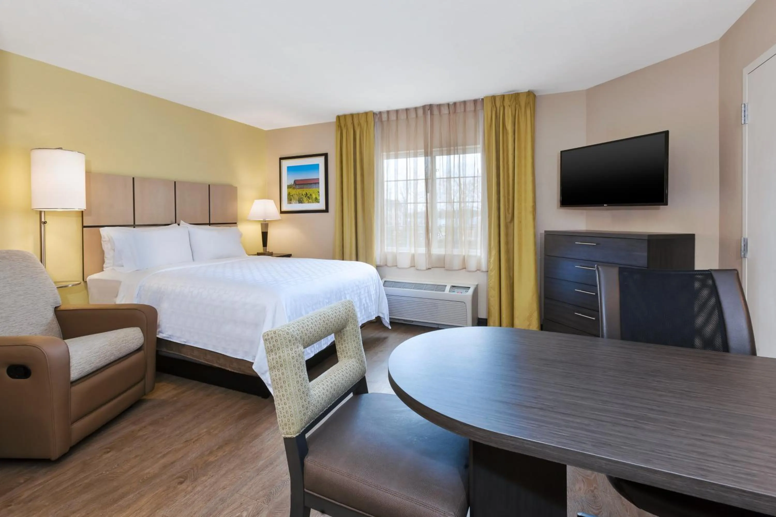 Photo of the whole room, Bed in Candlewood Suites Rocky Mount by IHG
