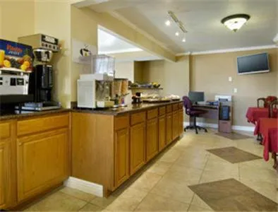 Super 8 by Wyndham Colorado Springs/Chestnut Street