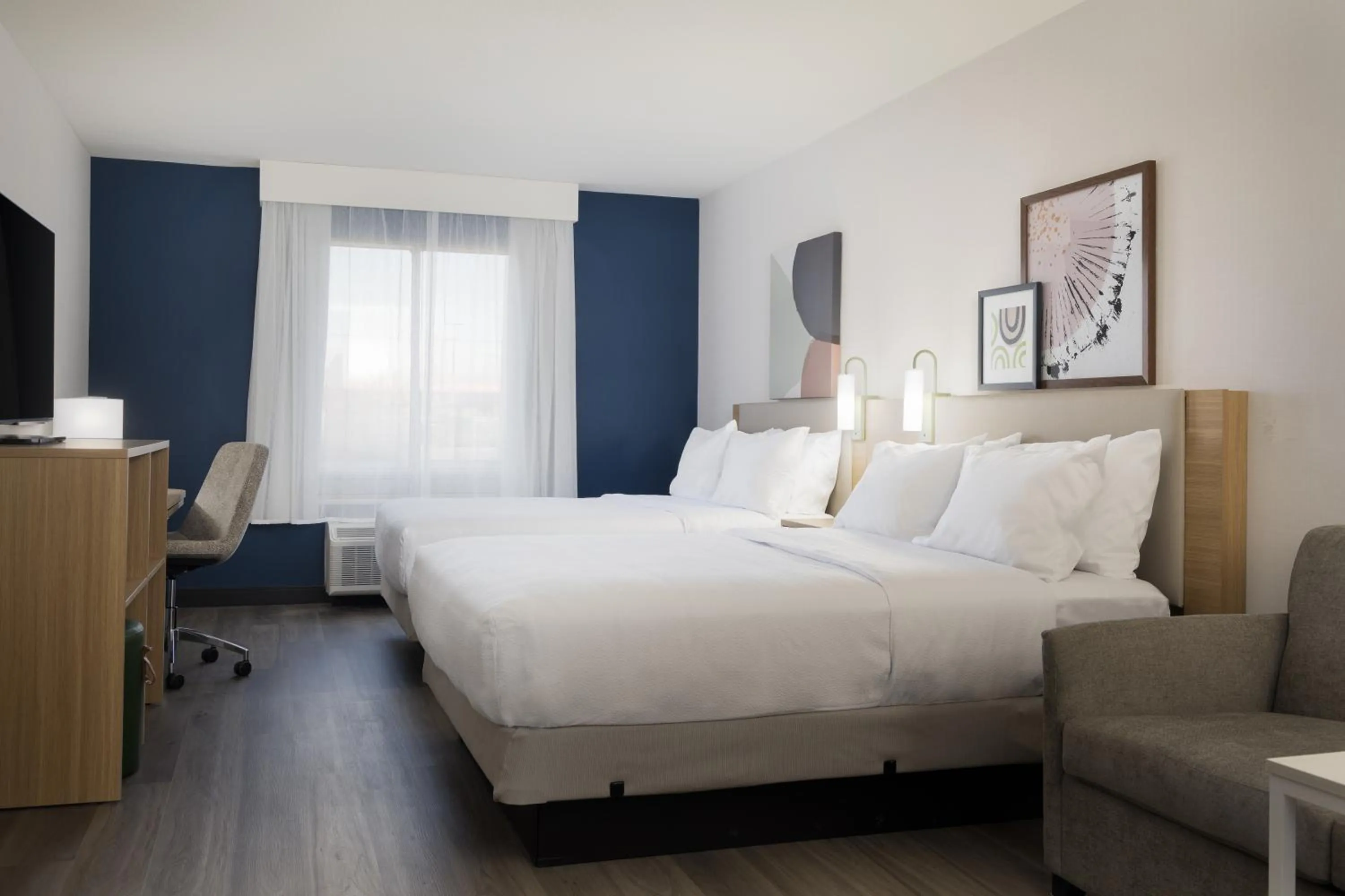 Photo of the whole room, Bed in Spark By Hilton Guelph