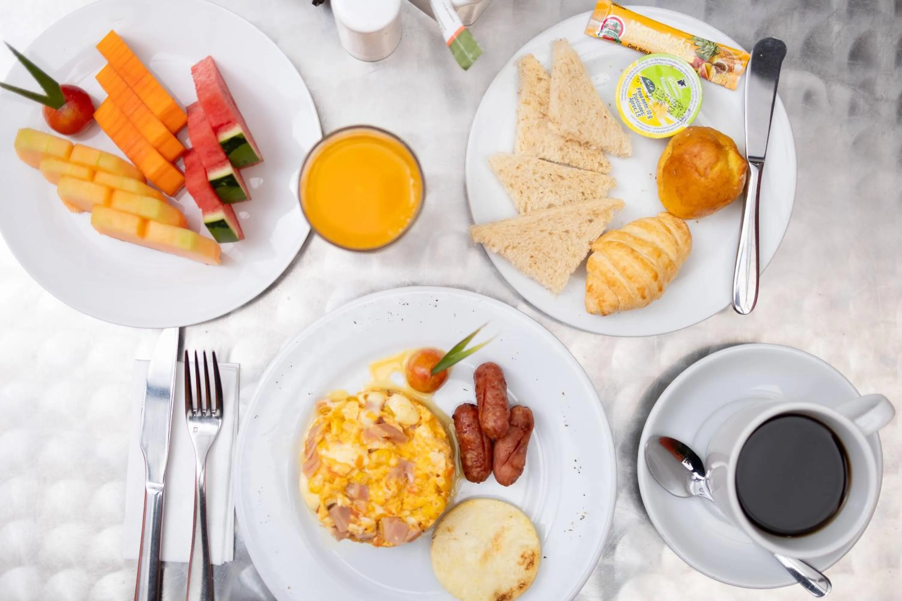 Breakfast in Hotel Regency Suites La Feria