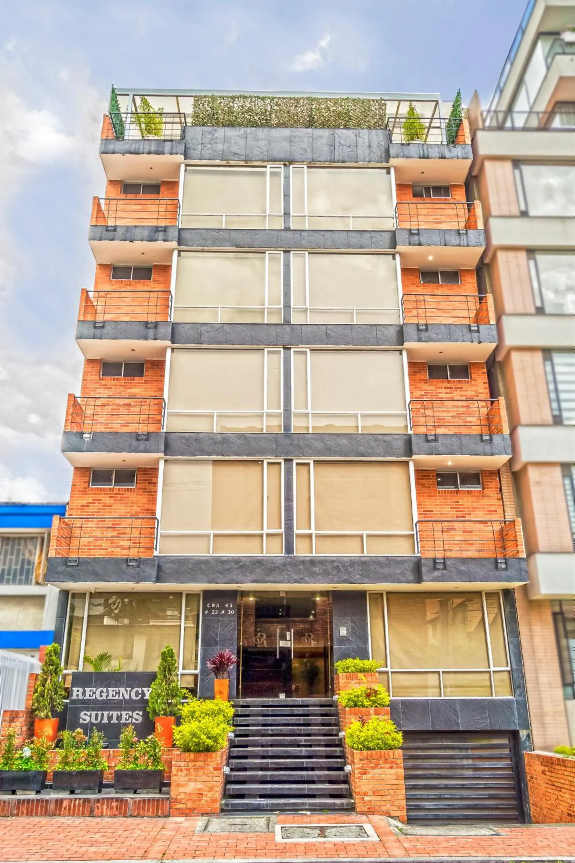 Property building in Hotel Regency Suites La Feria Property building in Hotel Regency Suites La Feria