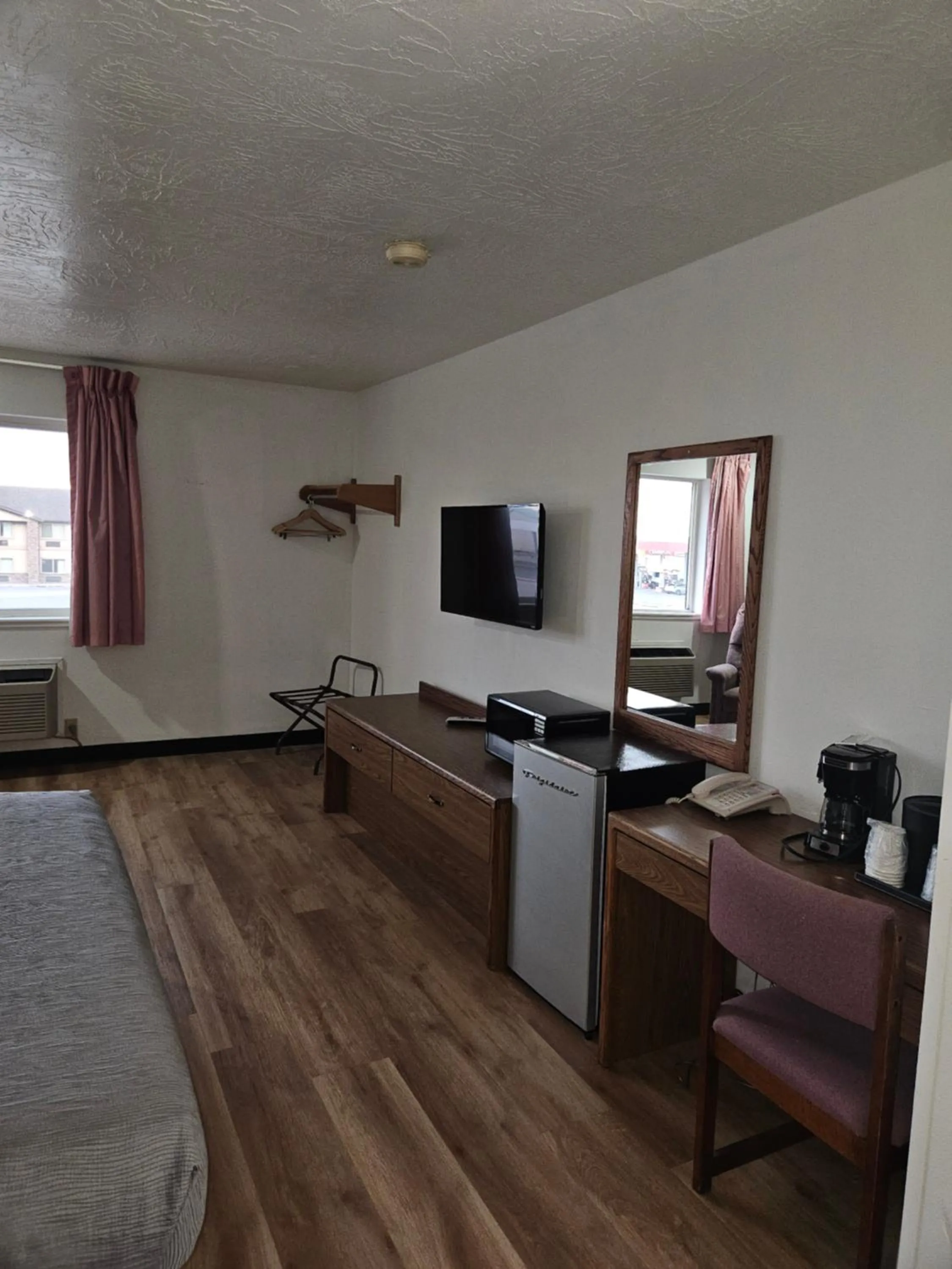 TV and multimedia in Quality Inn Beaver I-15