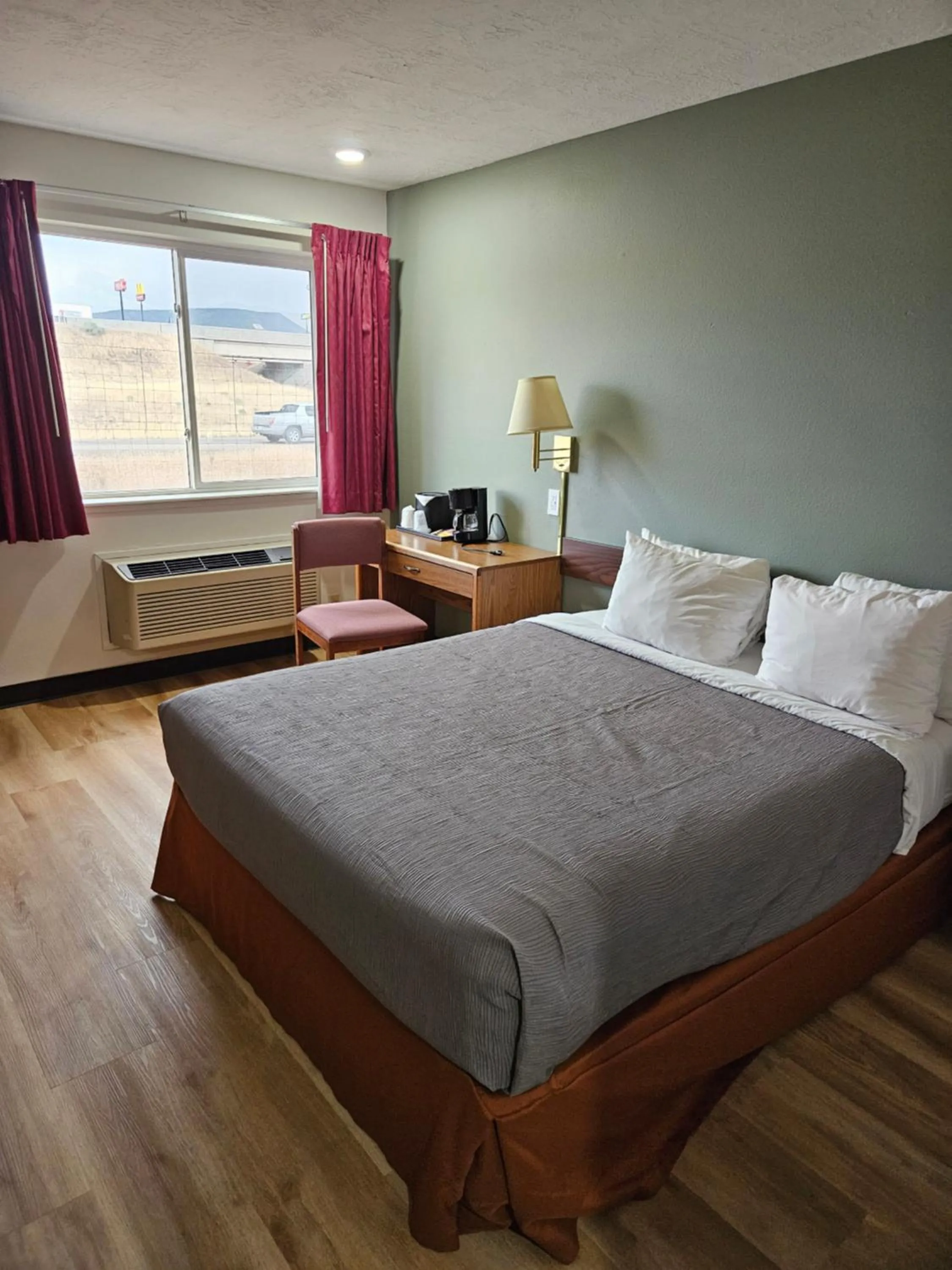 Bedroom, Bed in Quality Inn Beaver I-15