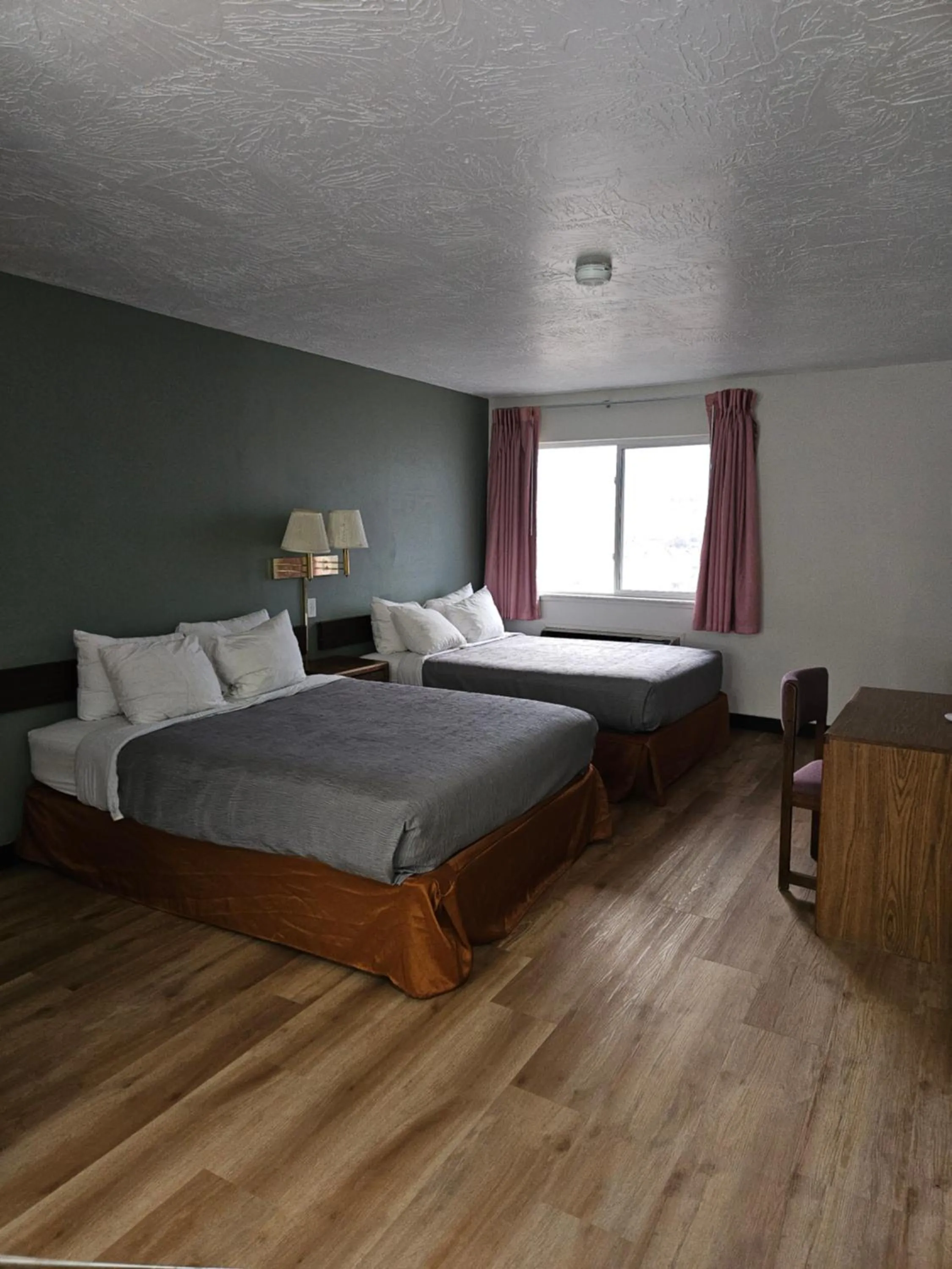 Bedroom, Bed in Quality Inn Beaver I-15