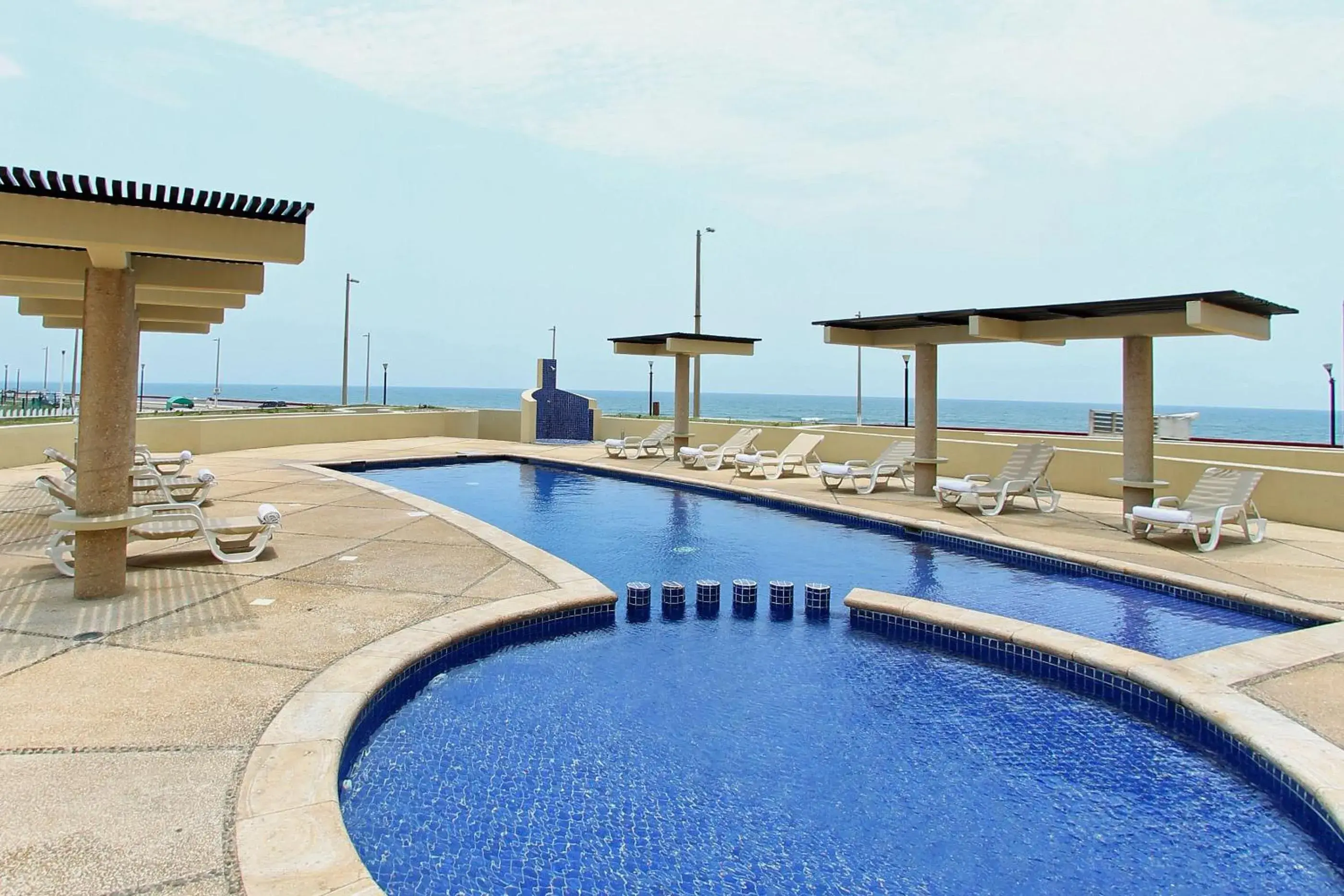 Swimming pool in Fiesta Inn Coatzacoalcos Swimming pool in Fiesta Inn Coatzacoalcos