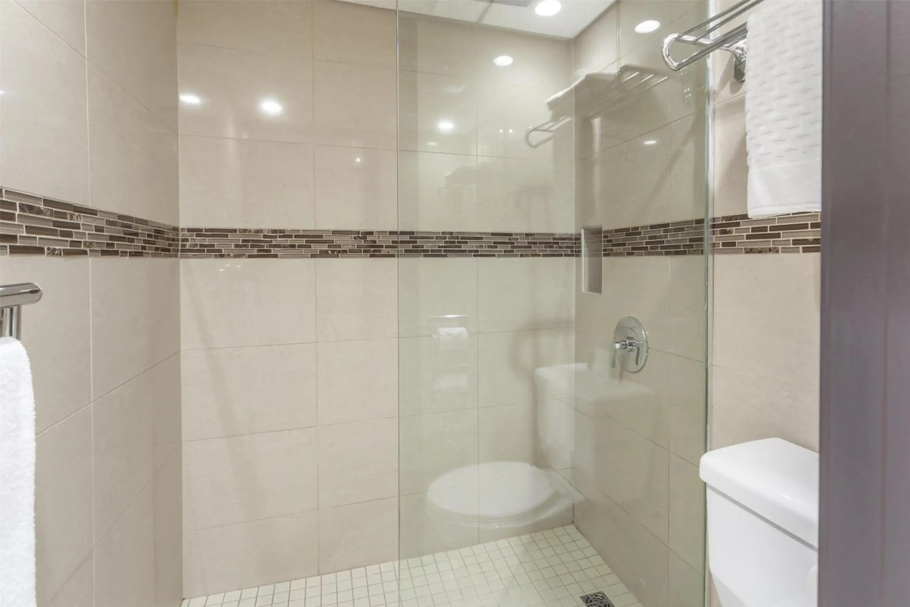 Bathroom in Best Western Wayside Inn Bathroom in Best Western Wayside Inn