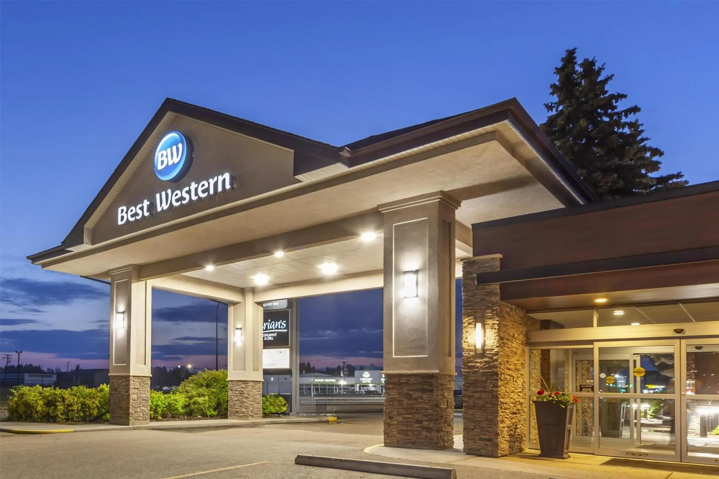 Property building in Best Western Wayside Inn Property building in Best Western Wayside Inn