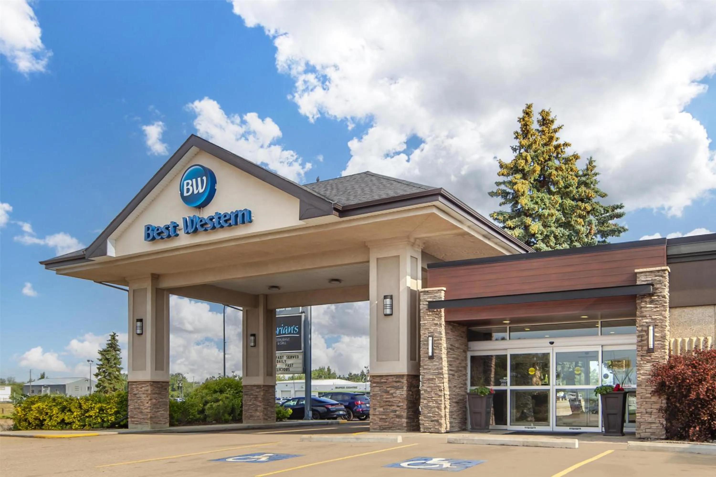 Property building in Best Western Wayside Inn