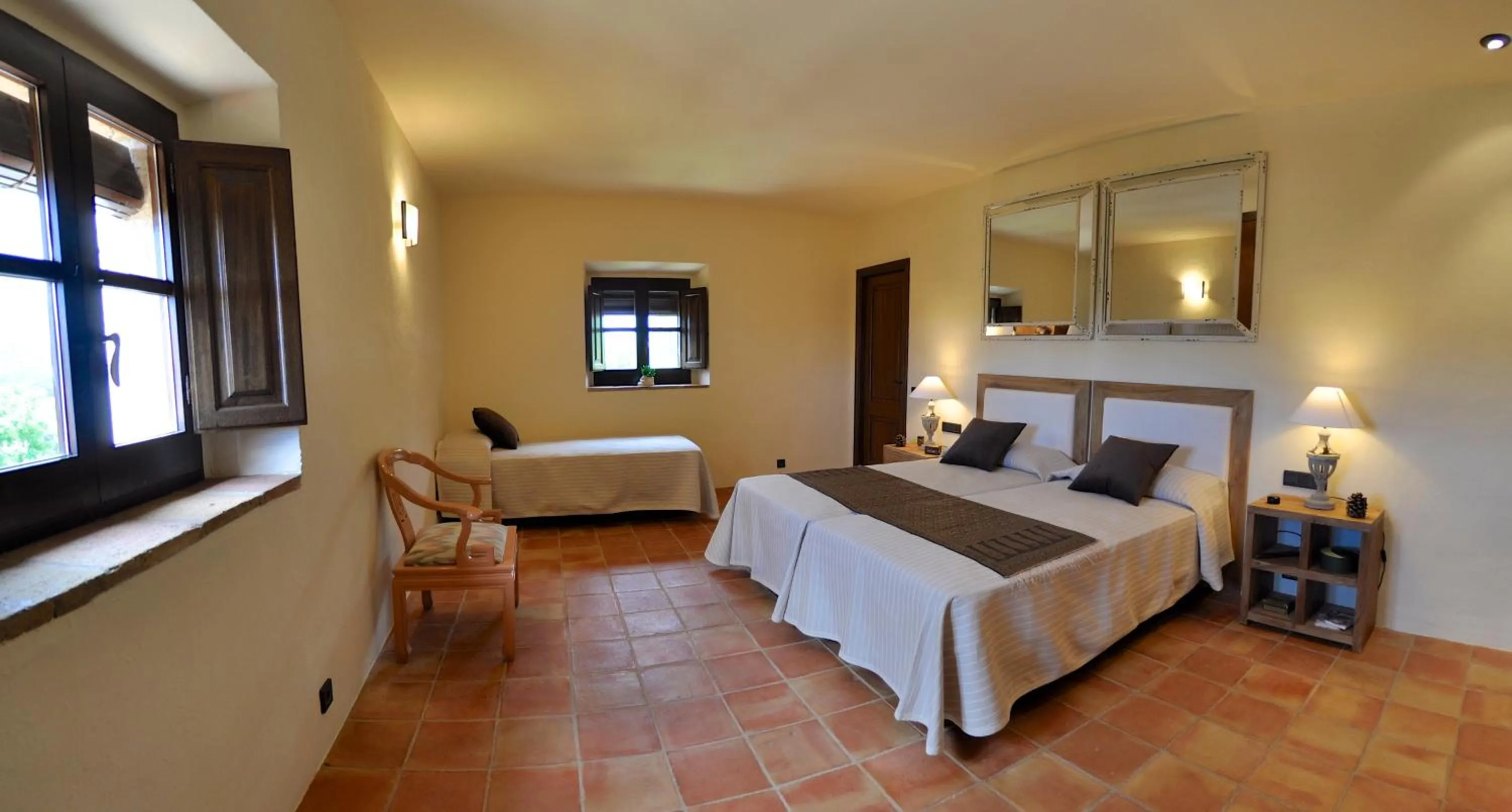 Photo of the whole room, Bed in Petit CostaBravaSi