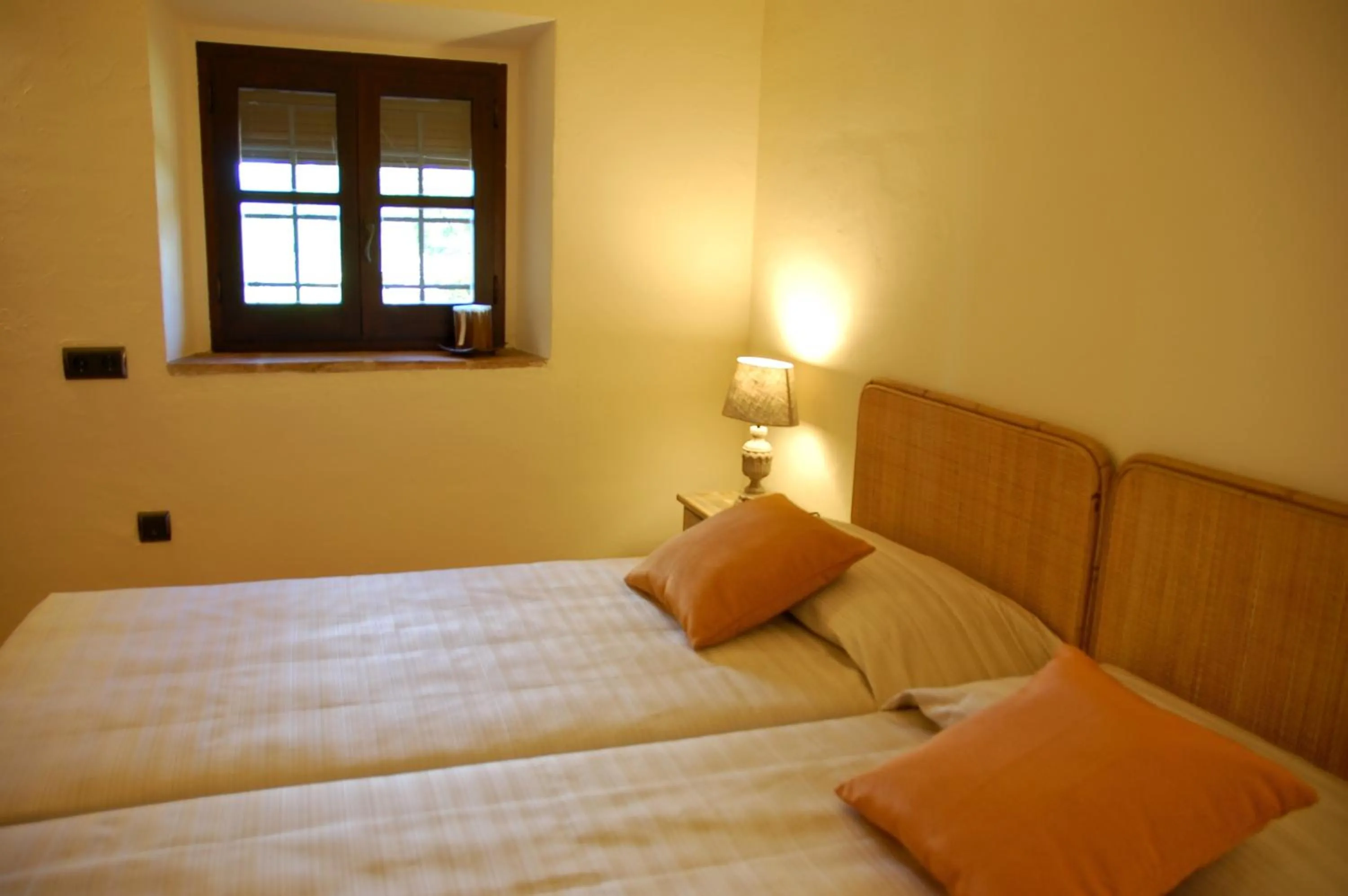 Photo of the whole room, Bed in Petit CostaBravaSi